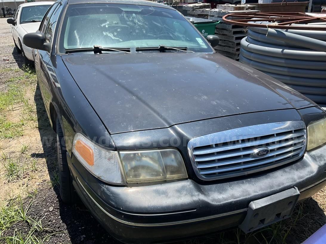 2004 Ford Crown Victoria Ford Crown Victoria Government Surplus Auction - Photo #4