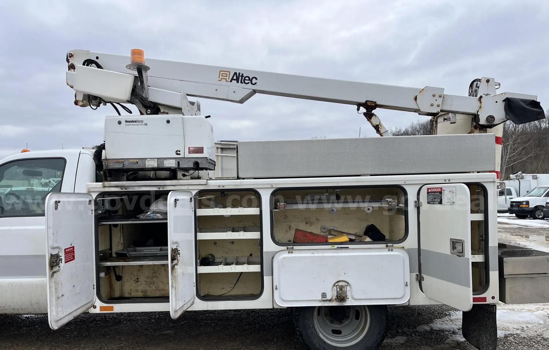 2012 Ford F-350 SD Altec AT200A single-man bucket Boom Ford F-350 Government Surplus Auction - Photo #5