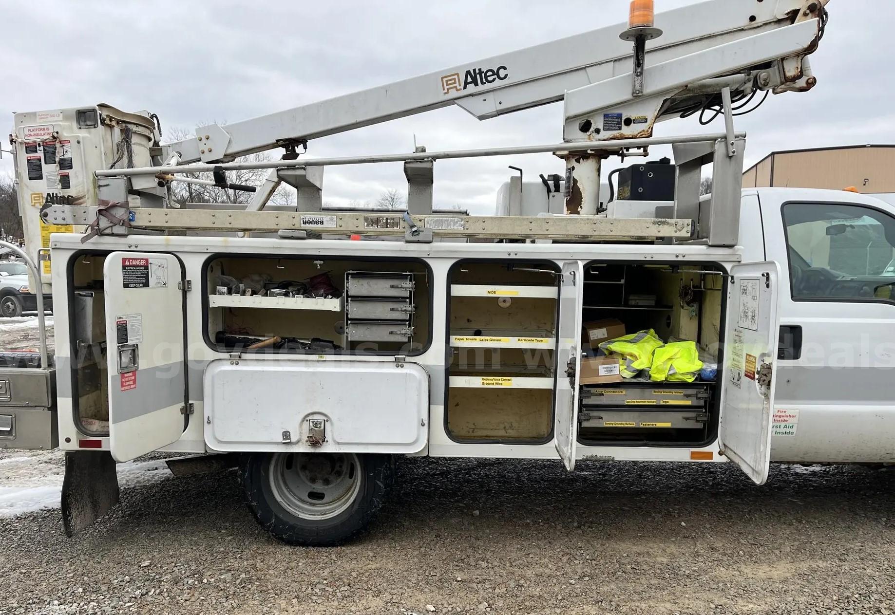 2012 Ford F-350 SD Altec AT200A single-man bucket Boom Ford F-350 Government Surplus Auction - Photo #6