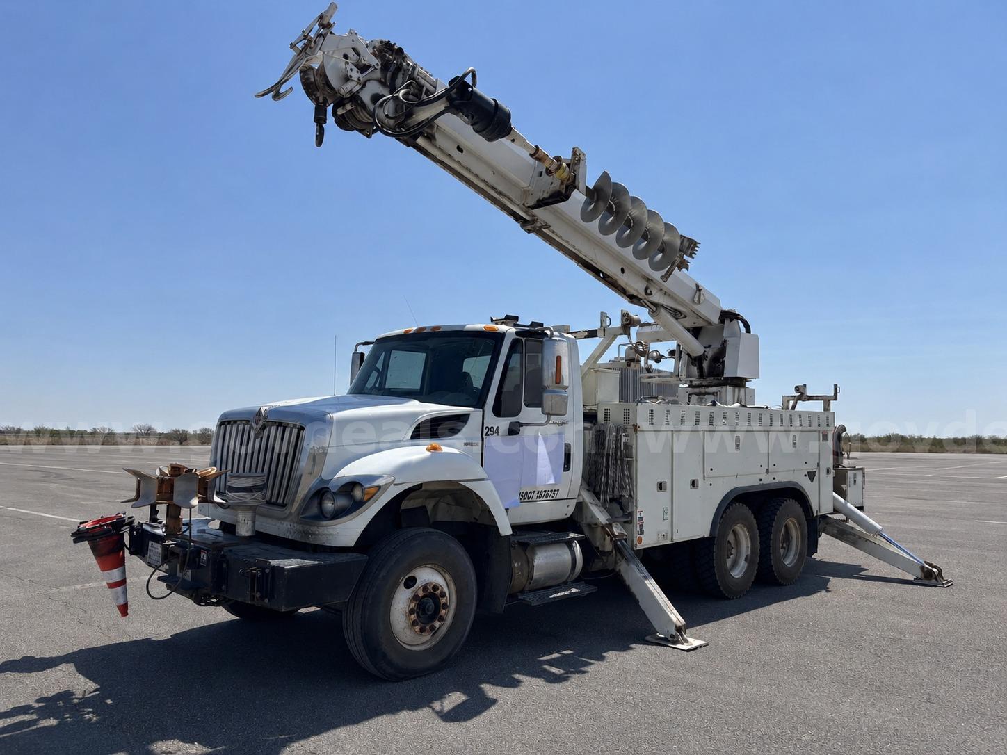 2012 International 7500 Auto 6x4 Altec D2050A-BR, 24,880 Lb Digger Derrick 50ft  Boom International 7500 Government Surplus Auction - Photo #3