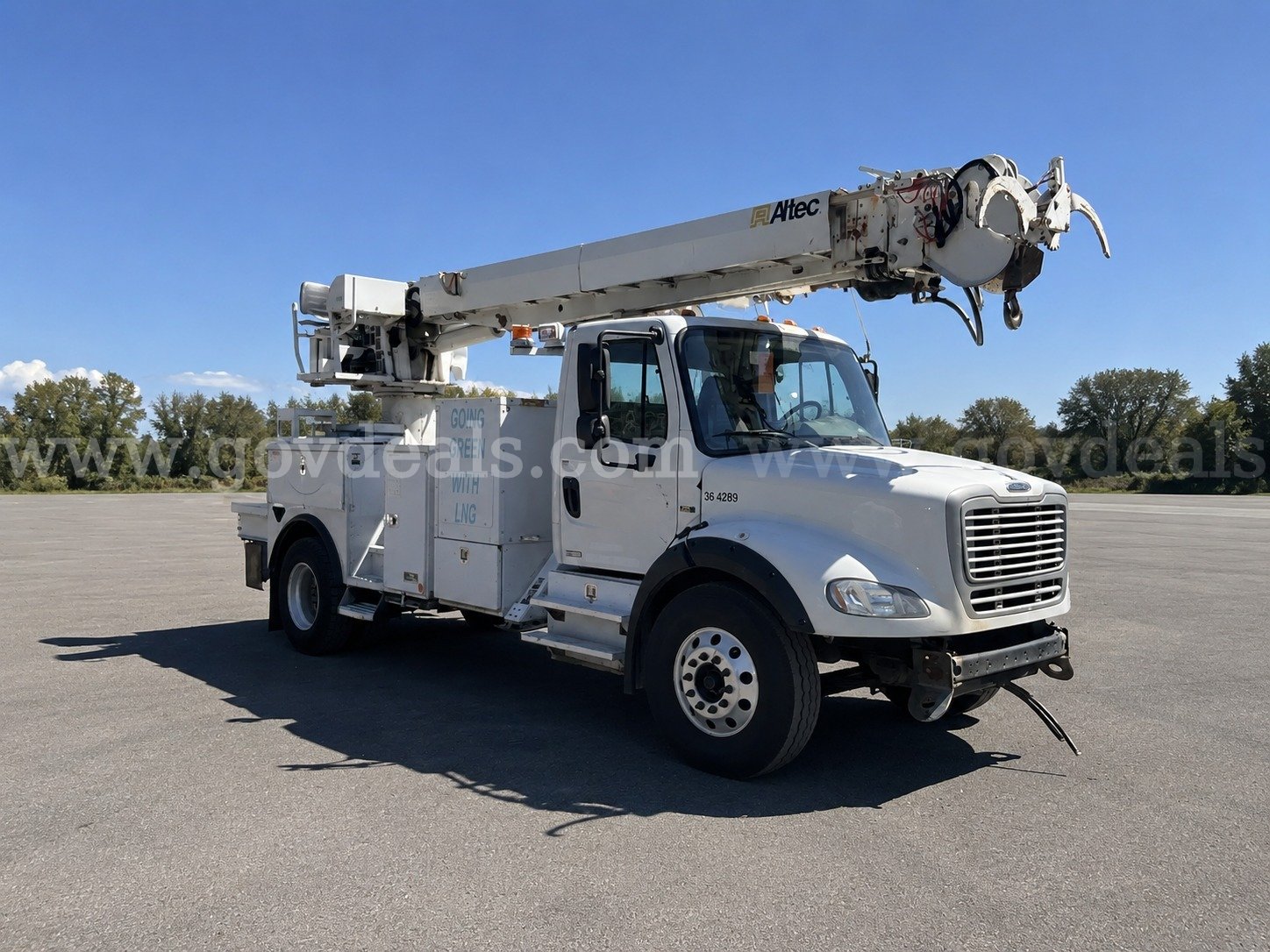 2014 Freightliner M2  Altec DC47-TR, 23,790 Lb Digger Derrick Freightliner 790 Government Surplus Auction - Photo #2