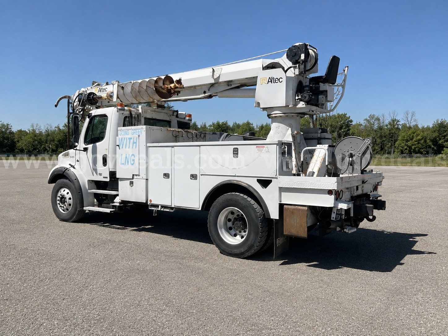 2014 Freightliner M2  Altec DC47-TR, 23,790 Lb Digger Derrick Freightliner 790 Government Surplus Auction - Photo #3