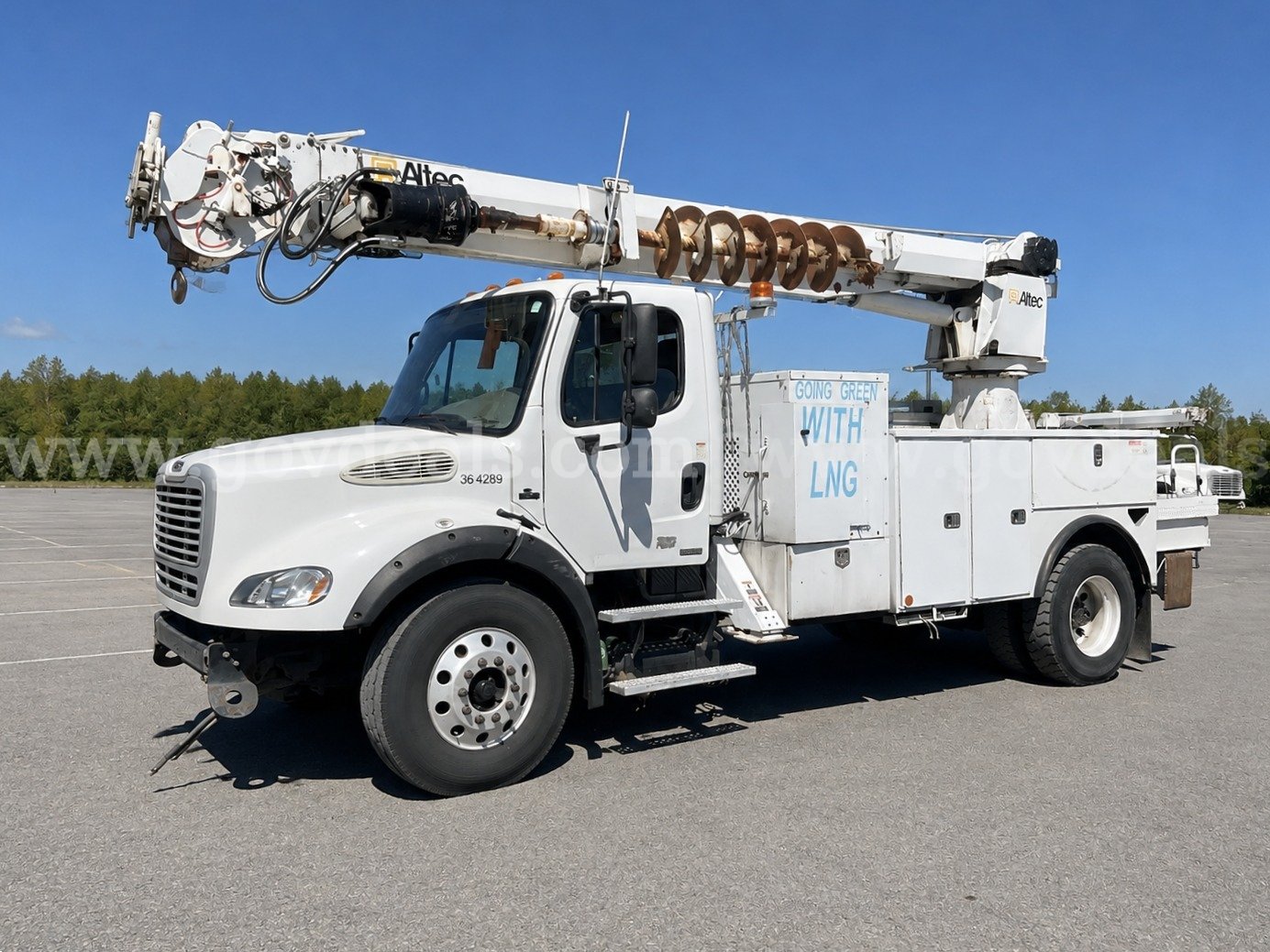 2014 Freightliner M2  Altec DC47-TR, 23,790 Lb Digger Derrick Freightliner 790 Government Surplus Auction - Photo #4