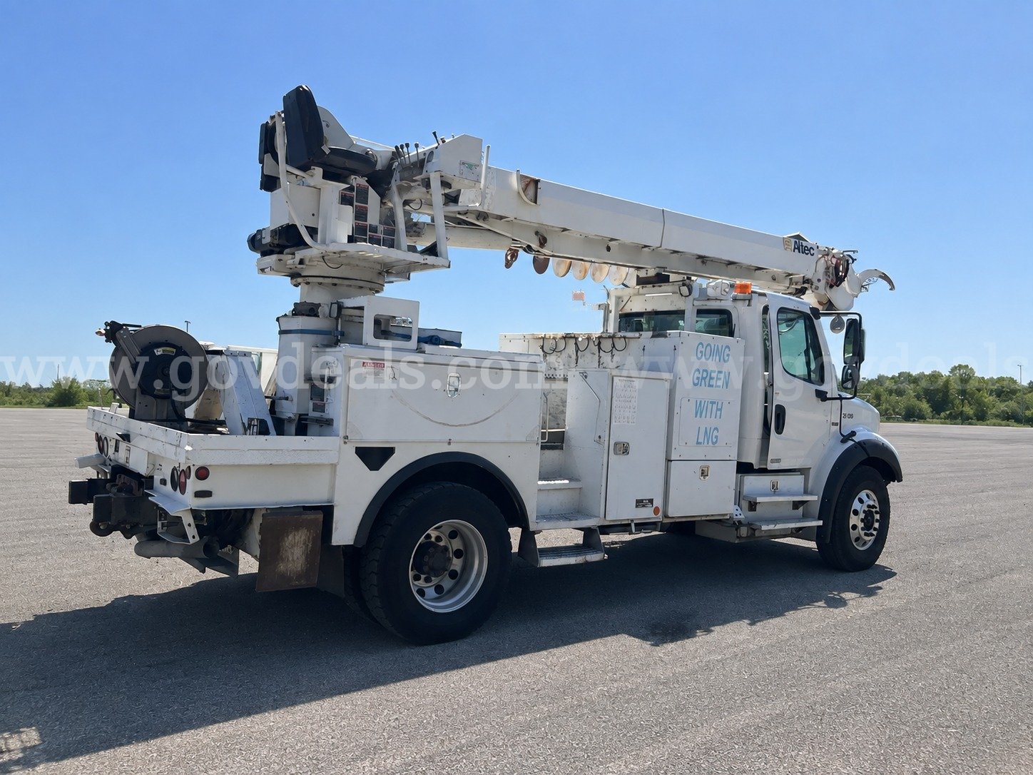2014 Freightliner M2  Altec DC47-TR, 23,790 Lb Digger Derrick Freightliner 790 Government Surplus Auction - Photo #5
