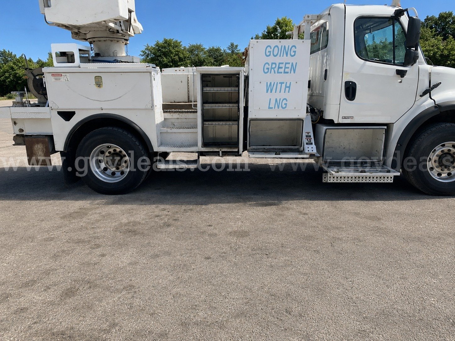 2014 Freightliner M2  Altec DC47-TR, 23,790 Lb Digger Derrick Freightliner 790 Government Surplus Auction - Photo #6