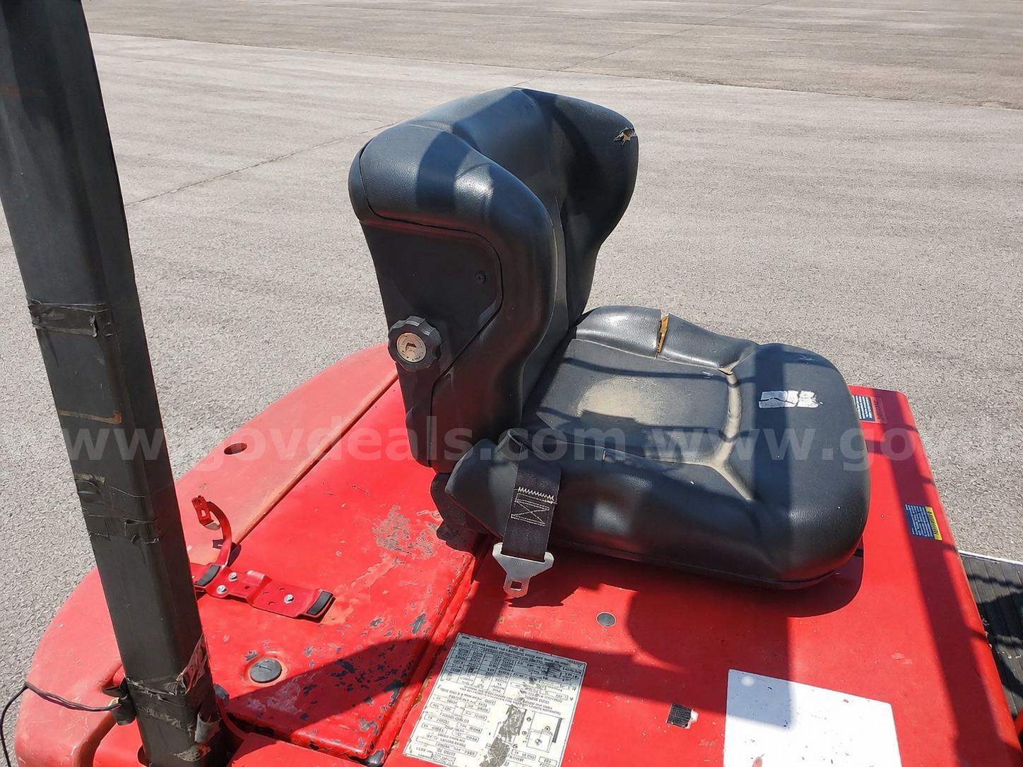 2016 Raymond forklift is powered by Battery-powered electric Raymond 445-C30TT, Government Surplus Auction - Photo #5