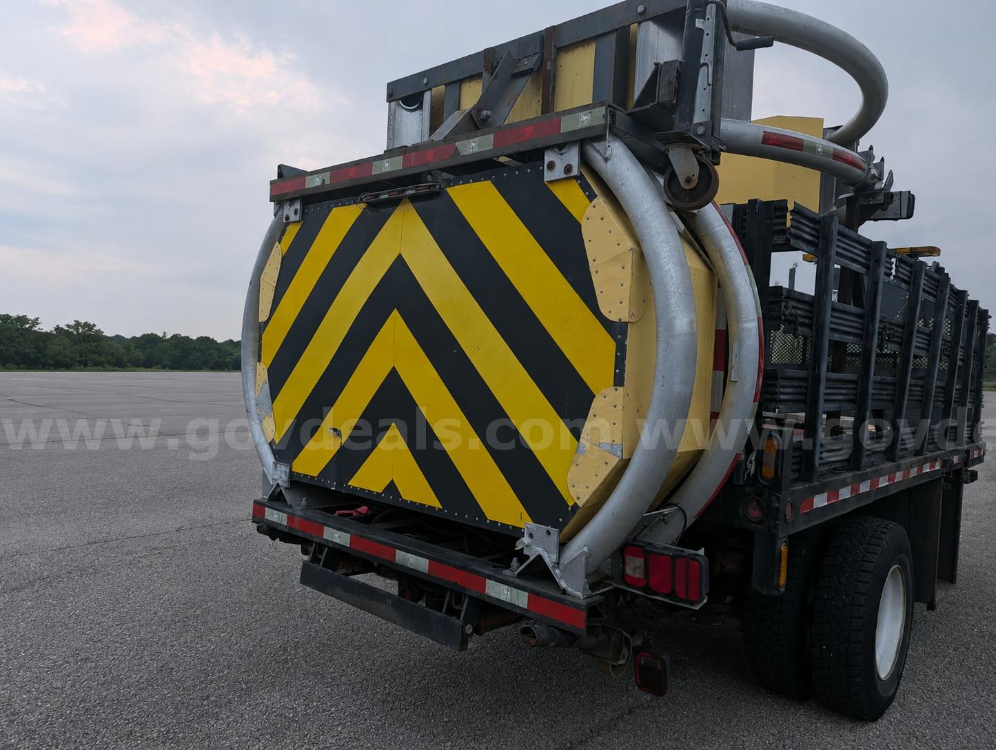 2008 GMC Rack Body Scorpion  Attenuator Truck mounted on rear GMC T7500 Government Surplus Auction - Photo #4
