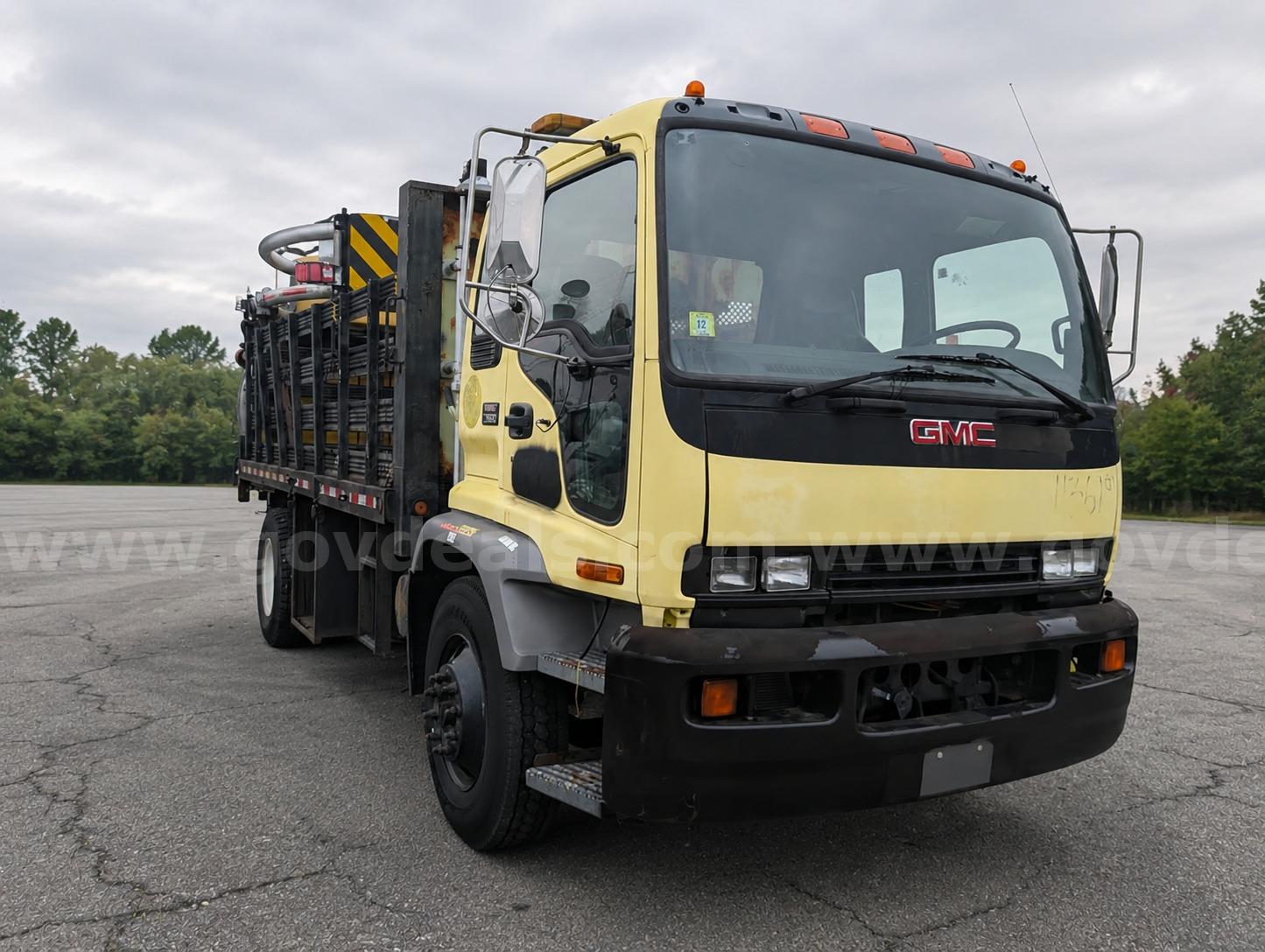 2008 GMC Rack Body Scorpion  Attenuator Truck mounted on rear GMC T7500 Government Surplus Auction - Photo #6