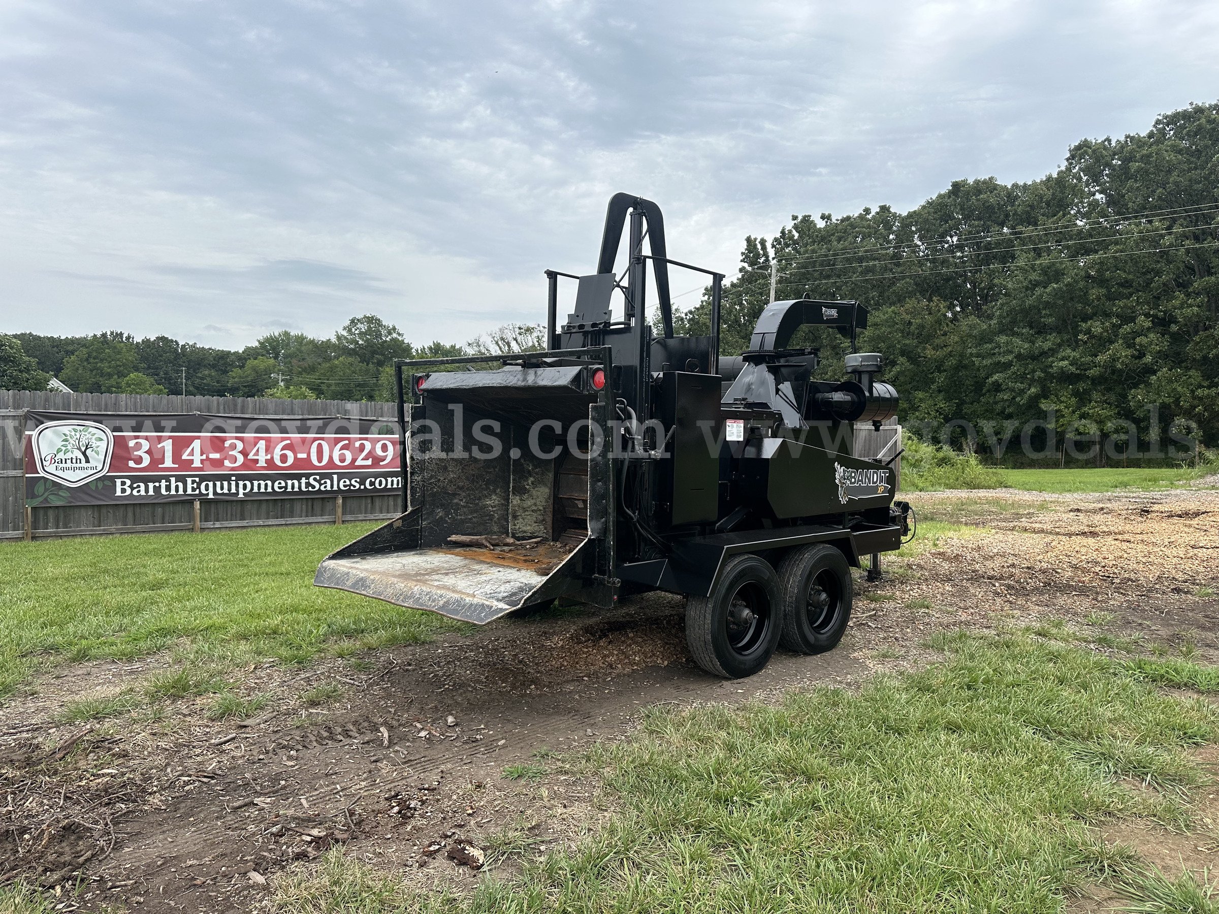 2005 Bandit 2090 XP T/A Portable Whole Tree Drum Chipper  ****RESERVE REDUCED**** Bandit 2090 Government Surplus Auction - Photo #3