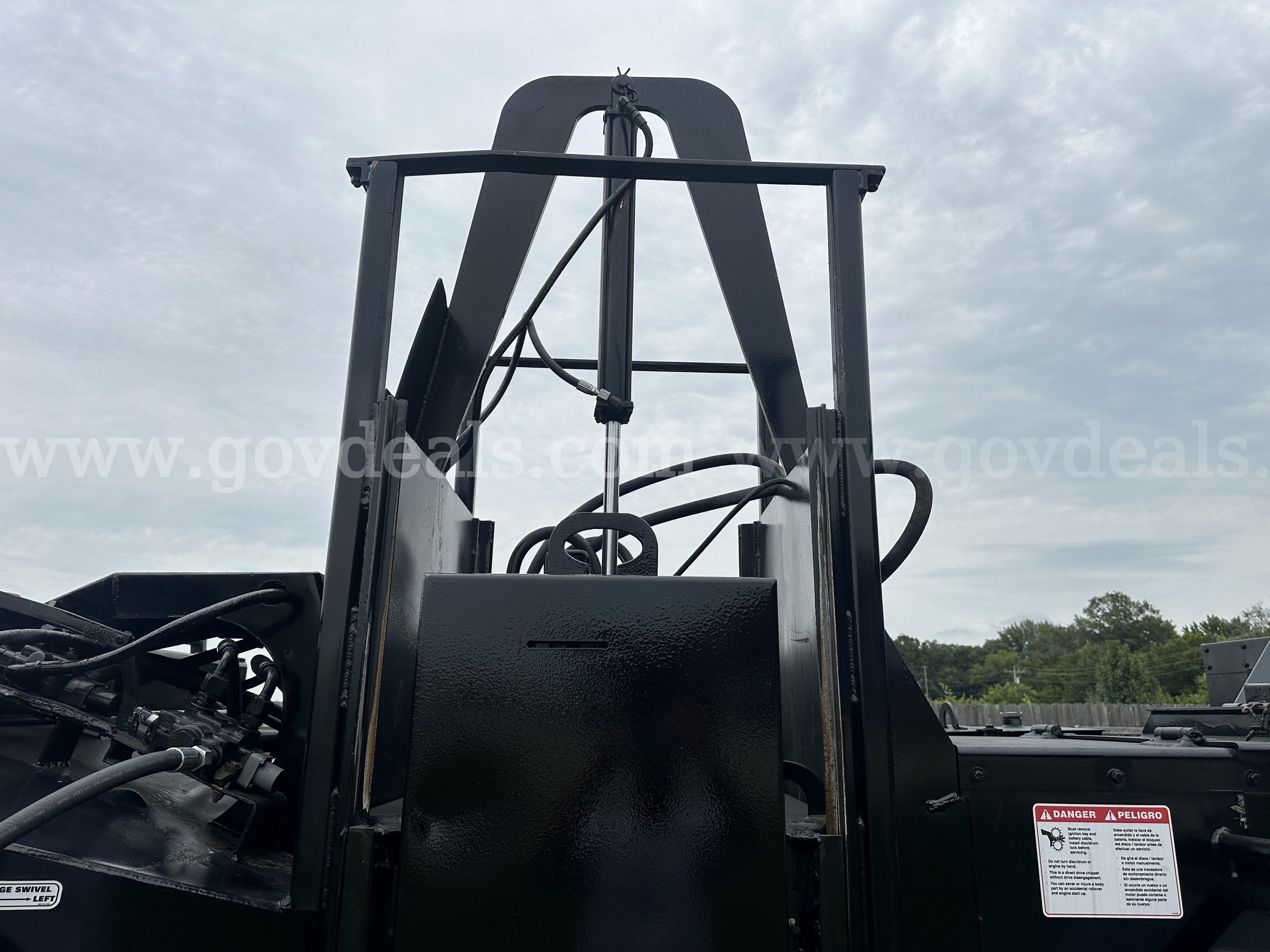 2005 Bandit 2090 XP T/A Portable Whole Tree Drum Chipper  ****RESERVE REDUCED**** Bandit 2090 Government Surplus Auction - Photo #6