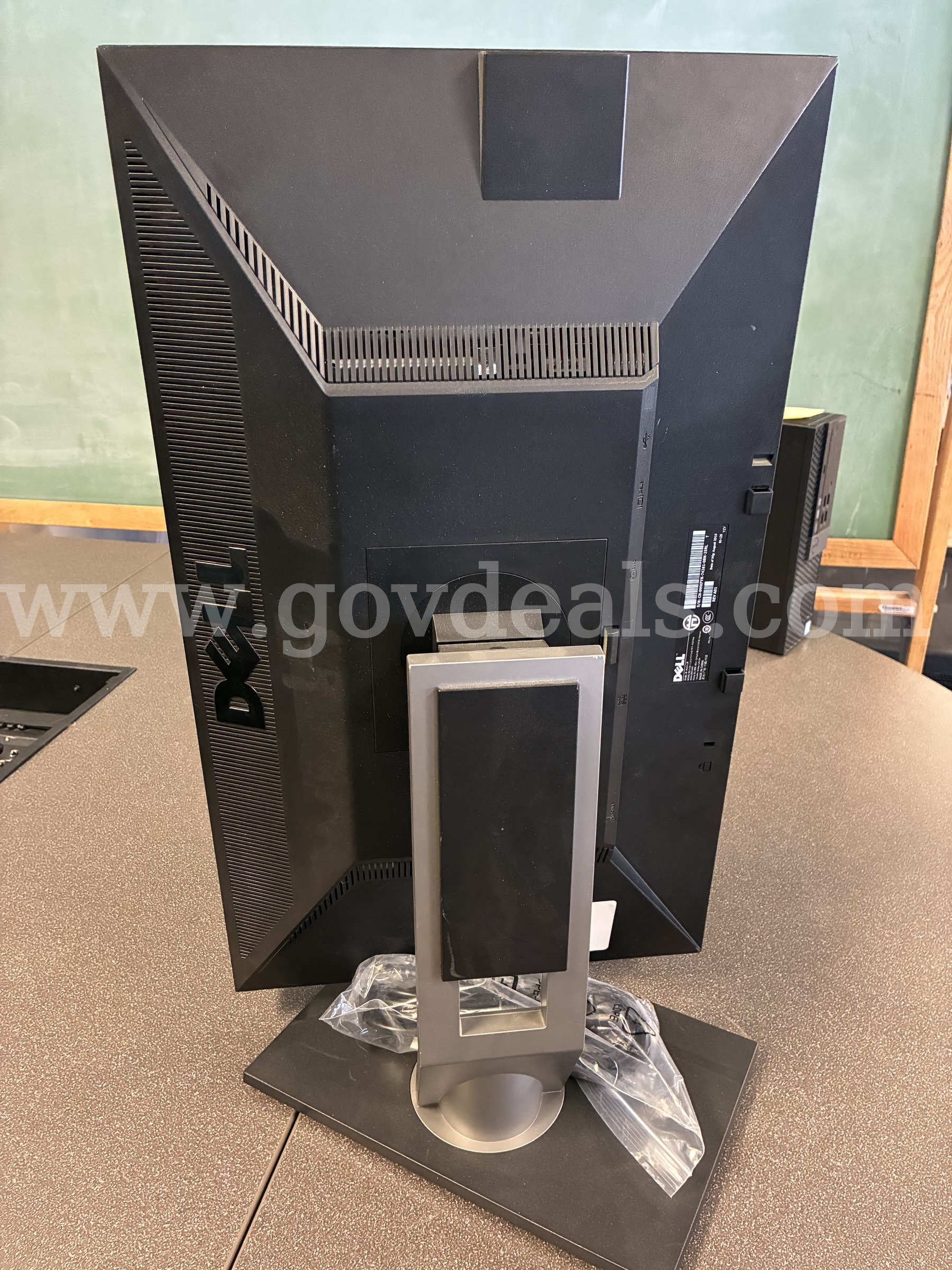 1 ea. 23" DELL FLAT PANEL DELL P2311HB Government Surplus Auction - Photo #4
