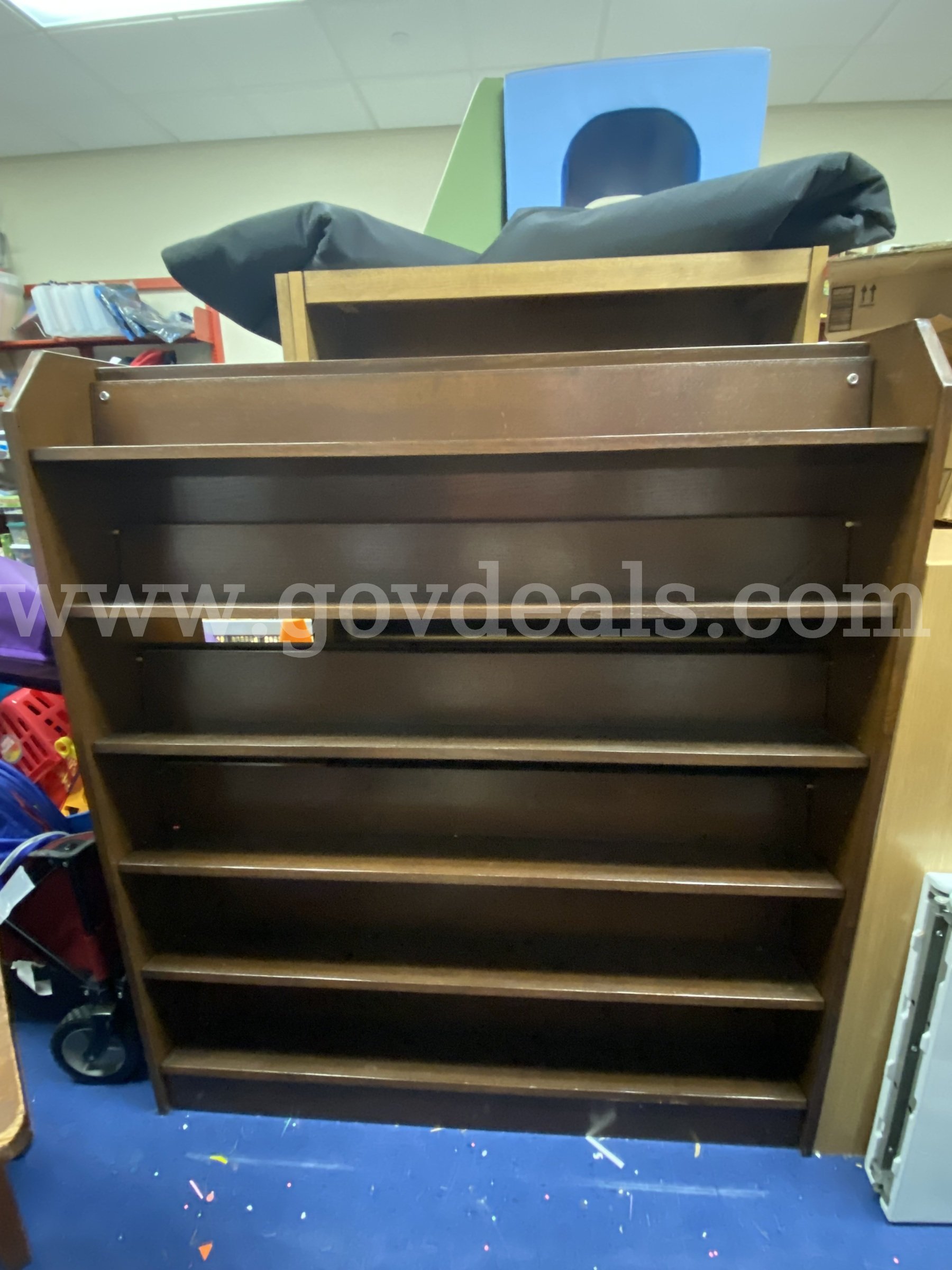 1 Double-sided wooden shelf