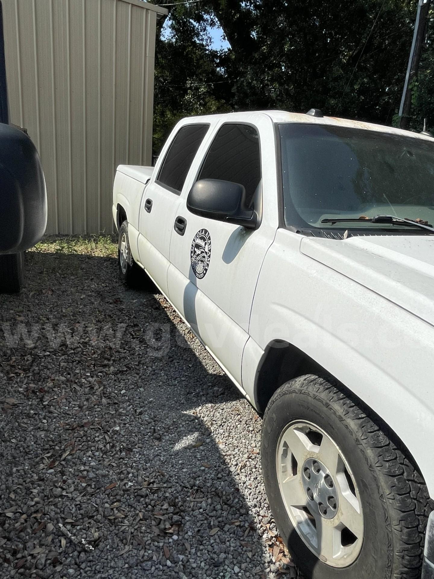 2005 Chevrolet Silverado 1500 LS Crew Cab 2WD Chevrolet Silverado Government Surplus Auction - Photo #3