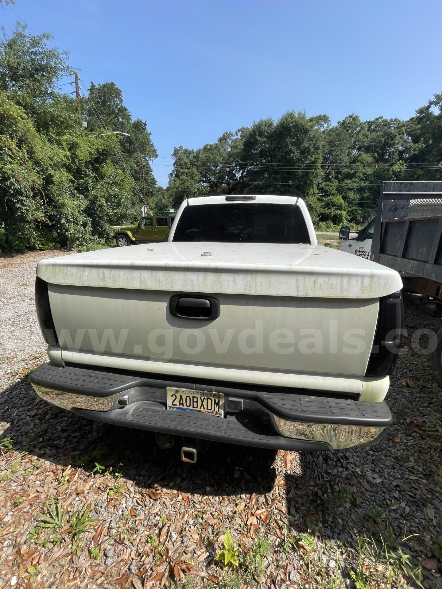 2005 Chevrolet Silverado 1500 LS Crew Cab 2WD Chevrolet Silverado Government Surplus Auction - Photo #5