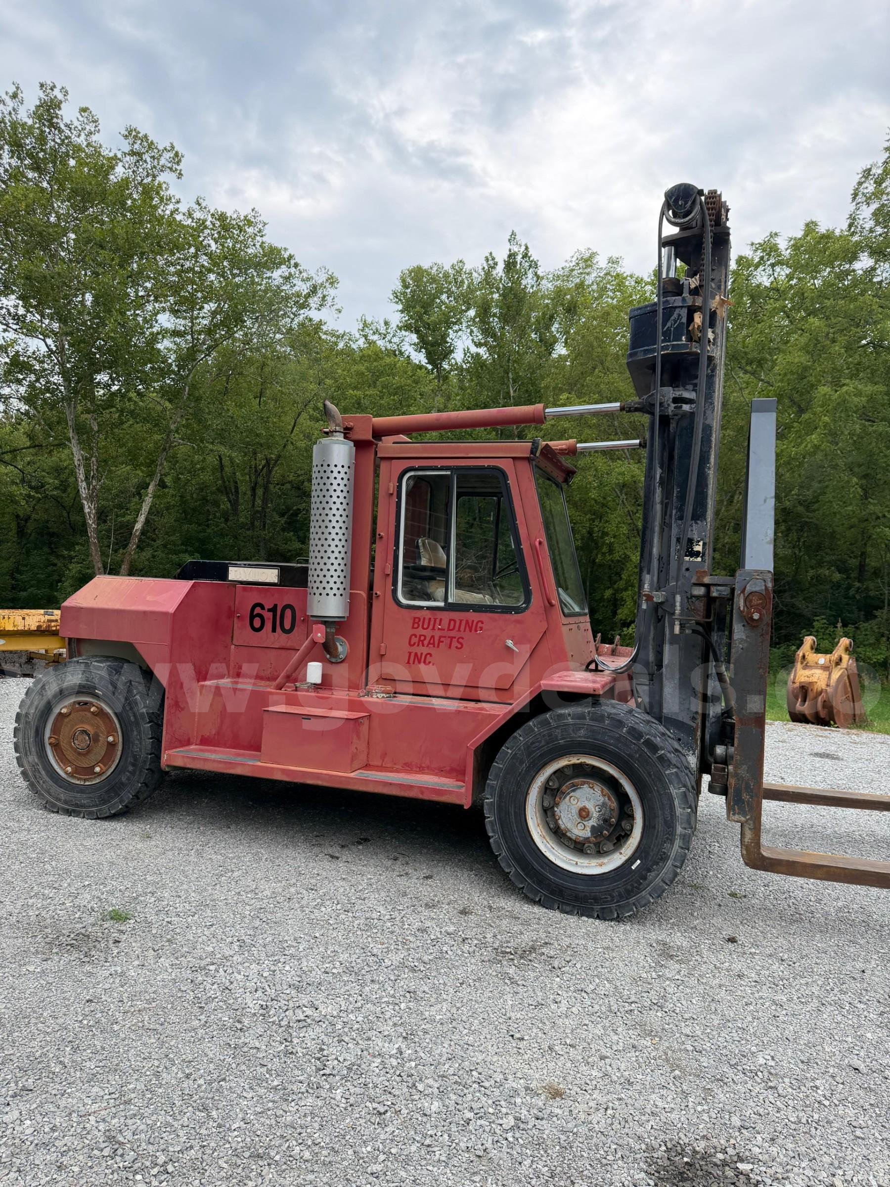 1990 Taylor TE-250M 25000 Pound Forklift Taylor 250M Government Surplus Auction - Photo #5