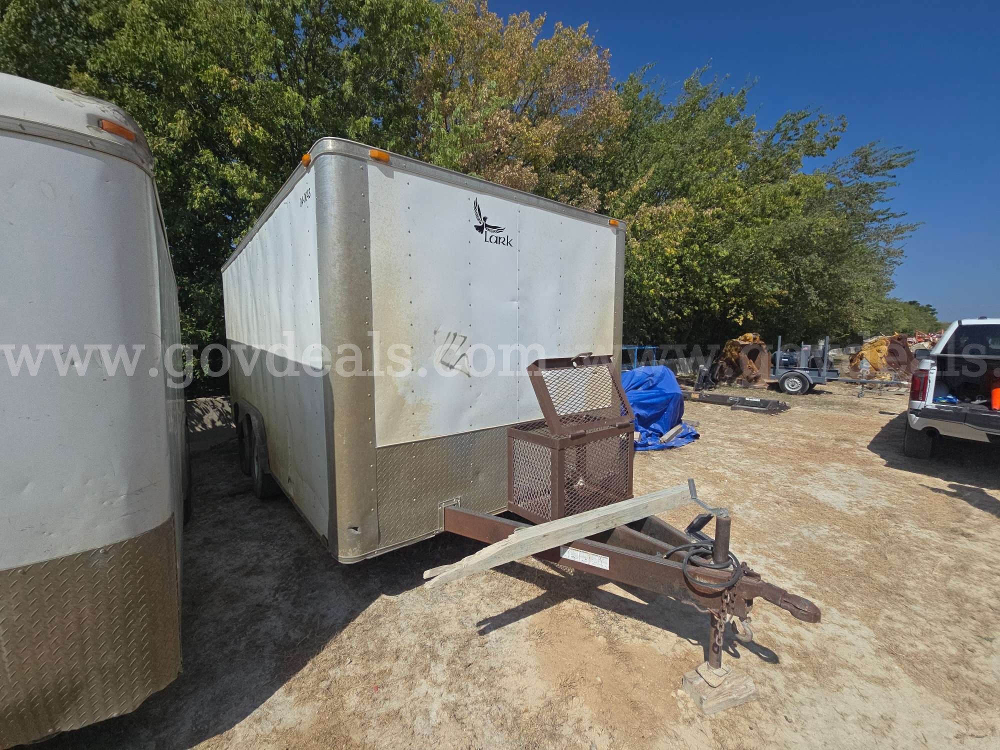 2014 Lark United Manufacturing VT8.5X16TA2-7000 T/A Enclosed Trailer Lark United Manufacturing 7000 Government Surplus Auction - Photo #4