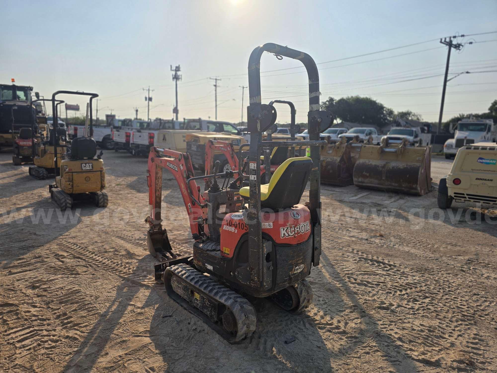2014 Kubota K008-3 Compact Hydraulic Excavator Kubota K008 Government Surplus Auction - Photo #2