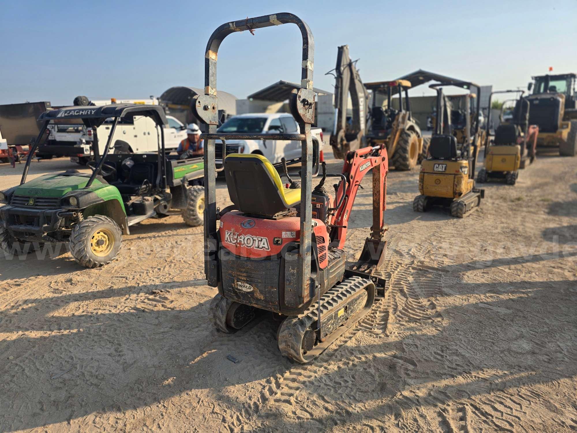 2014 Kubota K008-3 Compact Hydraulic Excavator Kubota K008 Government Surplus Auction - Photo #3