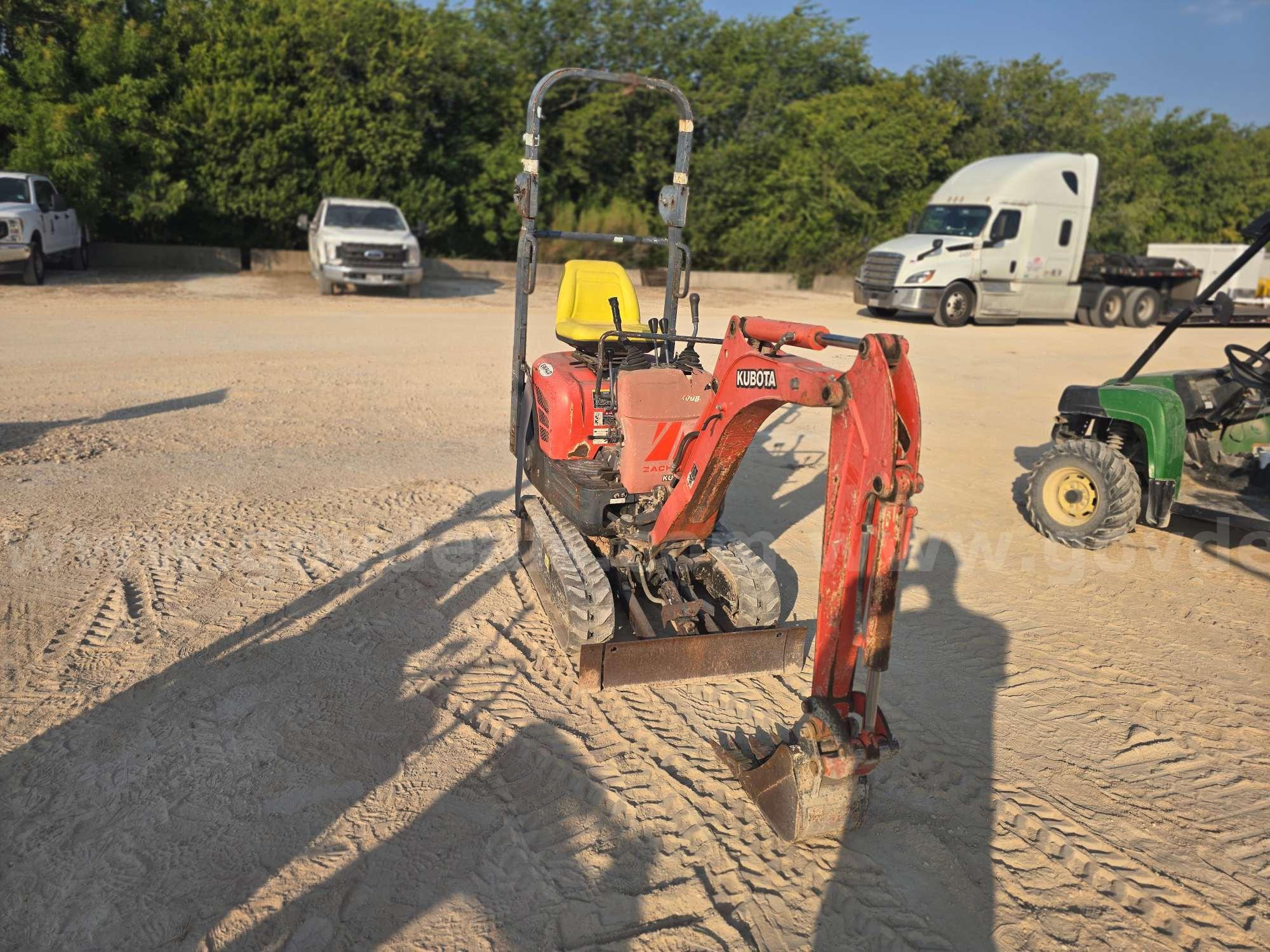 2014 Kubota K008-3 Compact Hydraulic Excavator Kubota K008 Government Surplus Auction - Photo #4