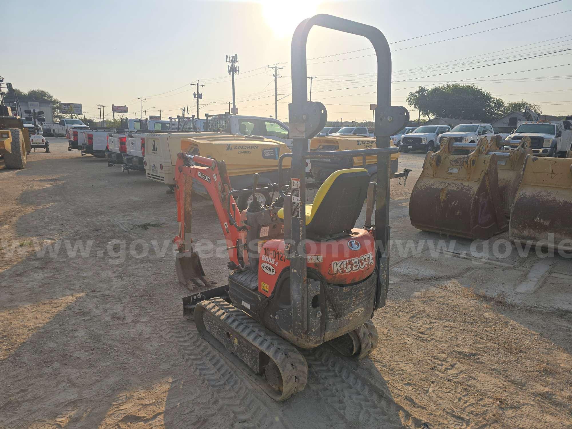2014 Kubota K008-3 Compact Hydraulic Excavator Kubota K008 Government Surplus Auction - Photo #2