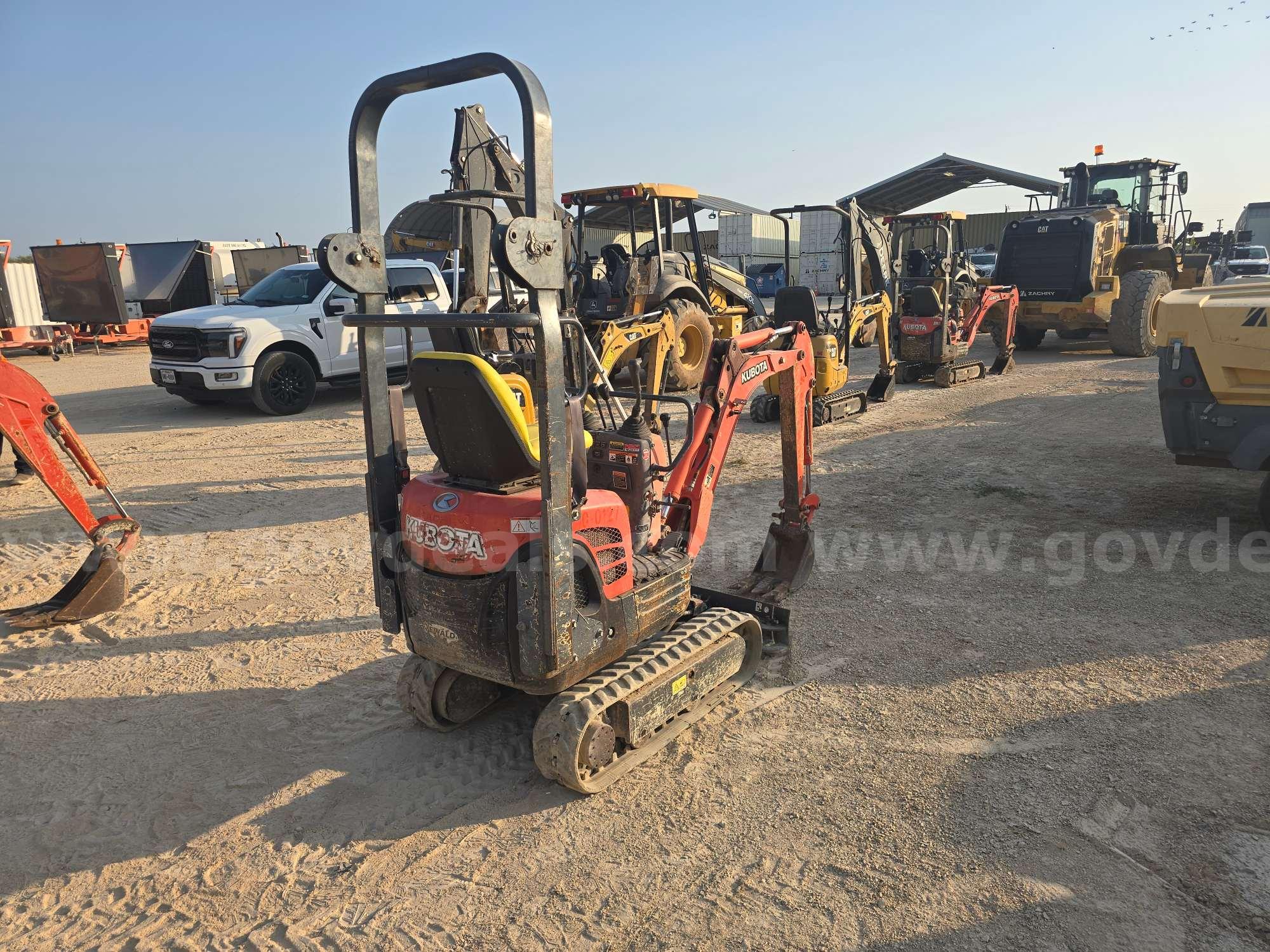 2014 Kubota K008-3 Compact Hydraulic Excavator Kubota K008 Government Surplus Auction - Photo #3