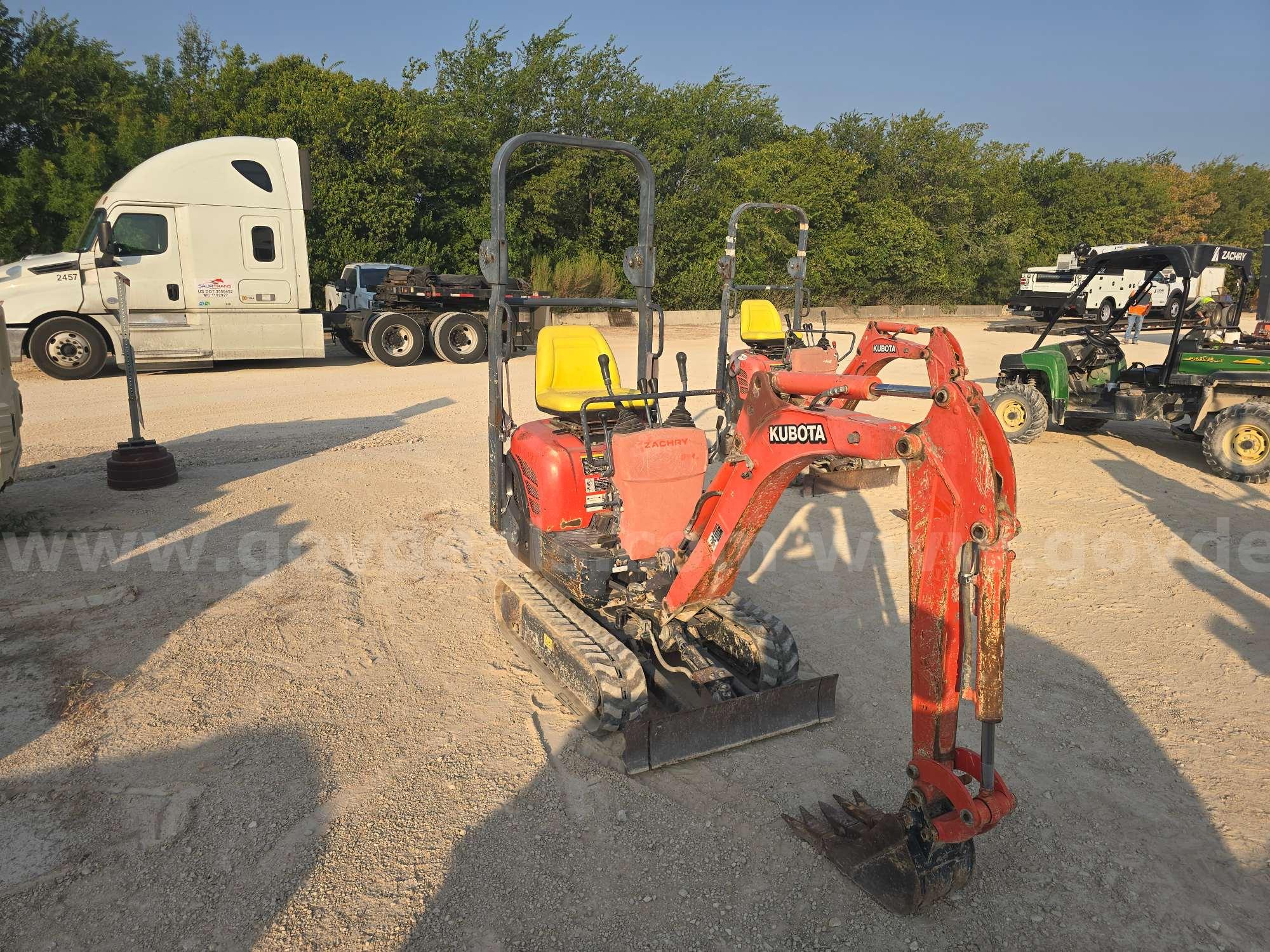 2014 Kubota K008-3 Compact Hydraulic Excavator Kubota K008 Government Surplus Auction - Photo #4