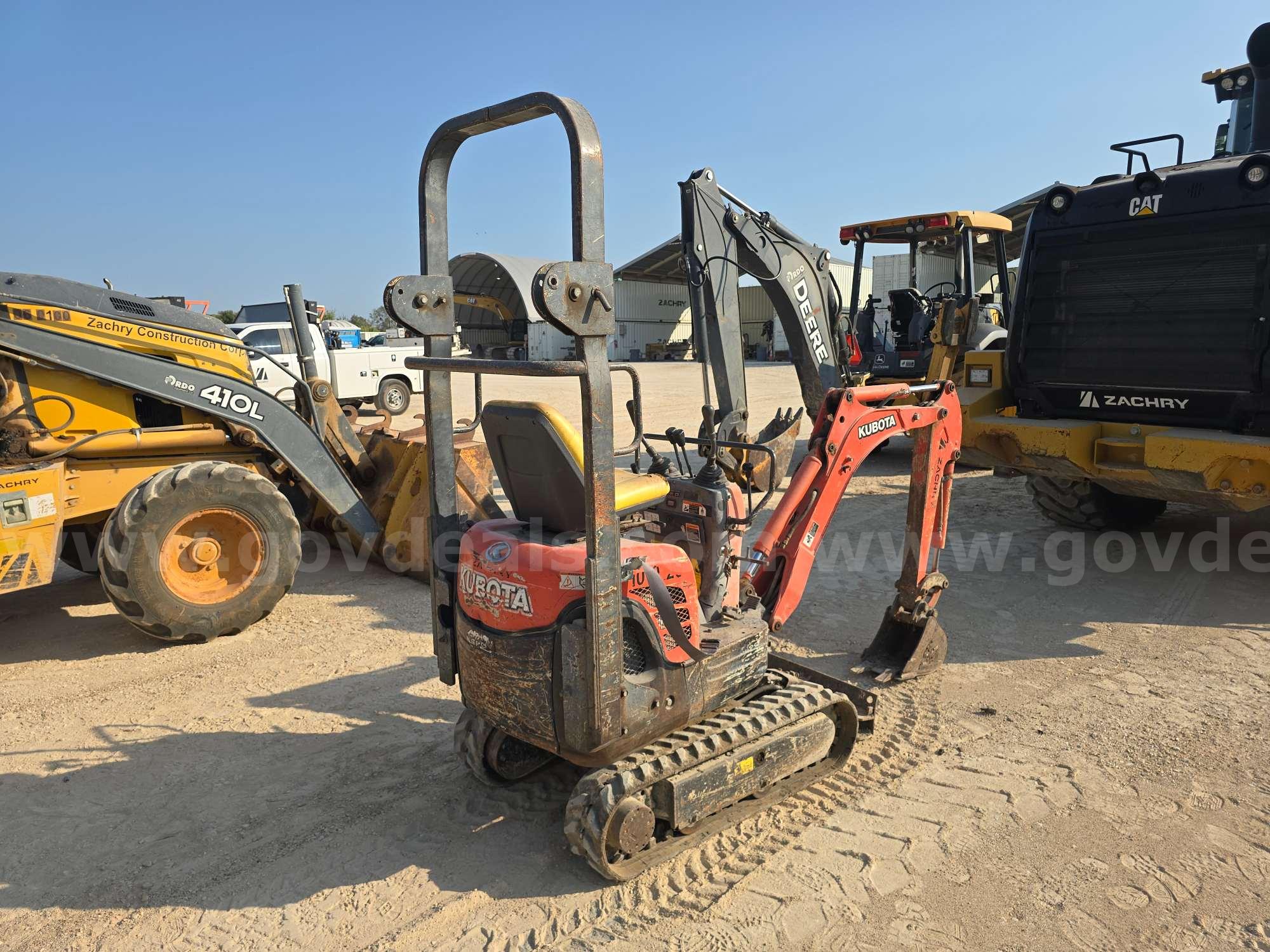2014 Kubota K008-3 Compact Hydraulic Excavator Kubota K008 Government Surplus Auction - Photo #3