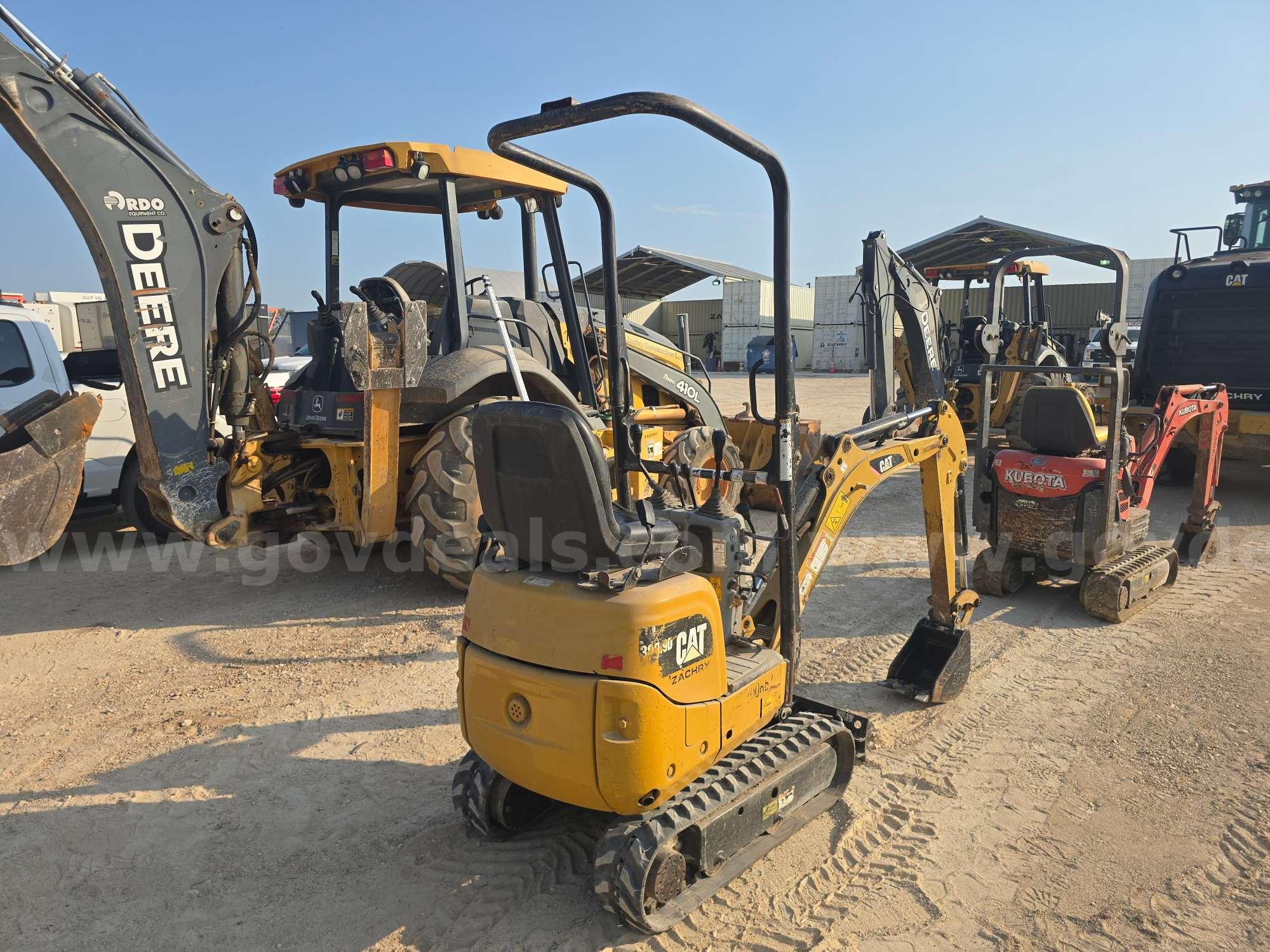 2016 Caterpillar 300.9D Compact Hydraulic Excavator Caterpillar 300 Government Surplus Auction - Photo #3