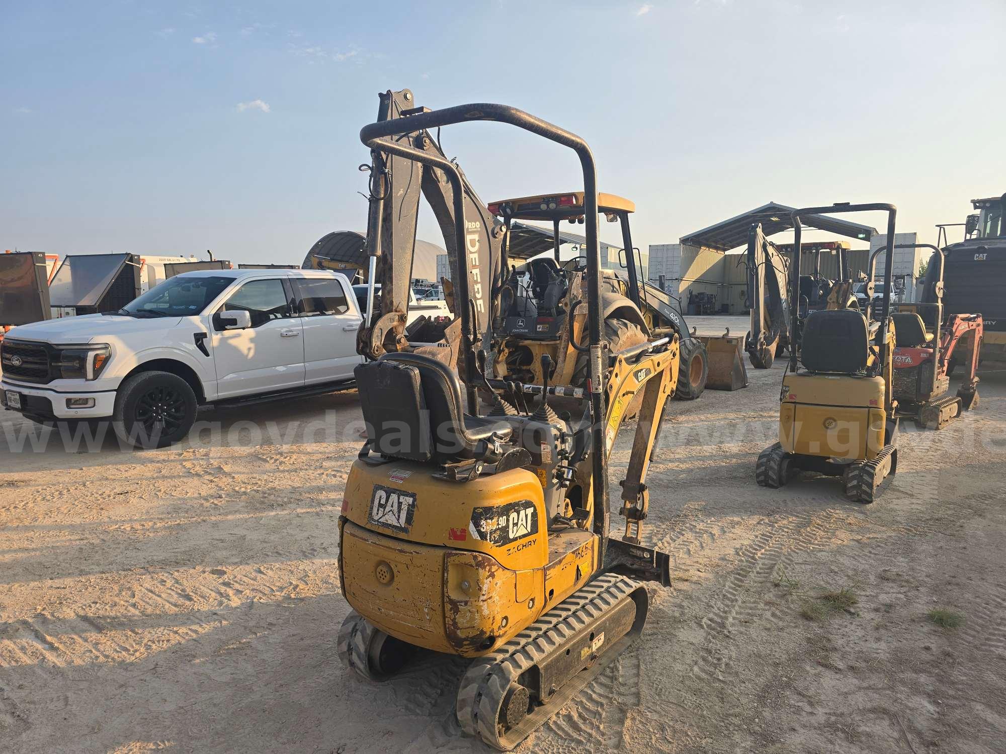 2016 Caterpillar 300.9D Compact Hydraulic Excavator Caterpillar 300 Government Surplus Auction - Photo #3
