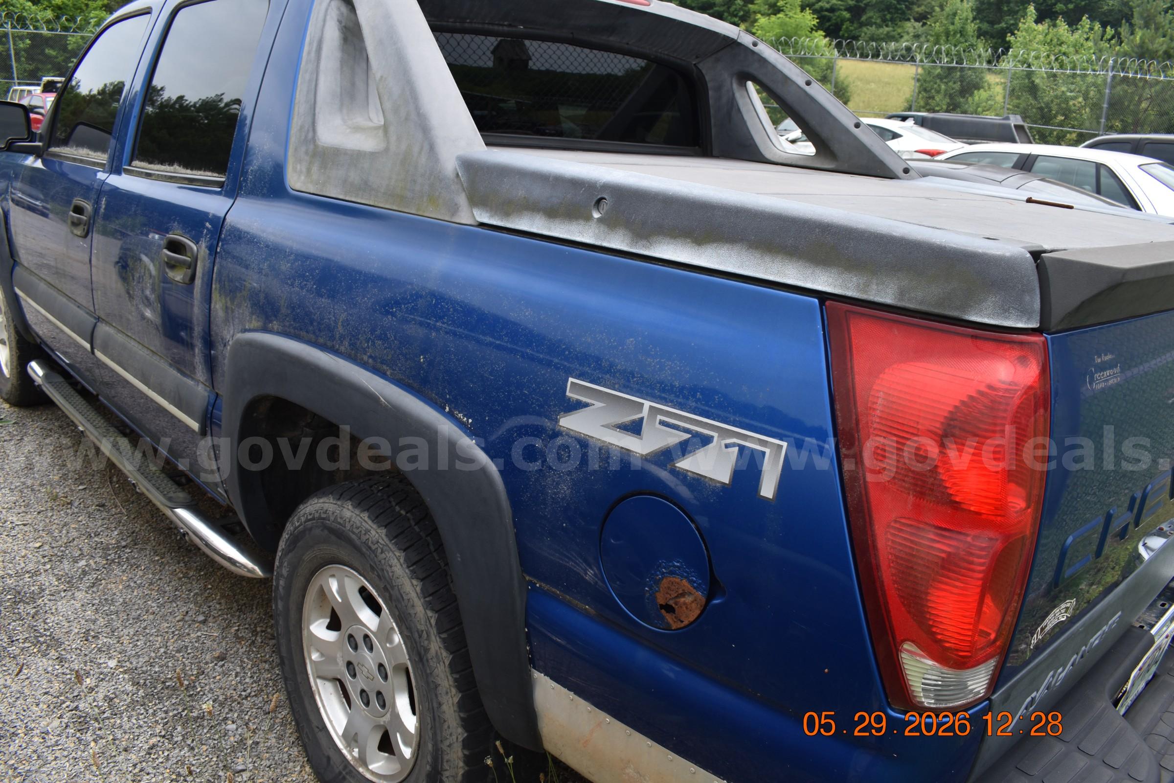 2003 Chevrolet Avalanche Chevrolet Avalanche Government Surplus Auction - Photo #3