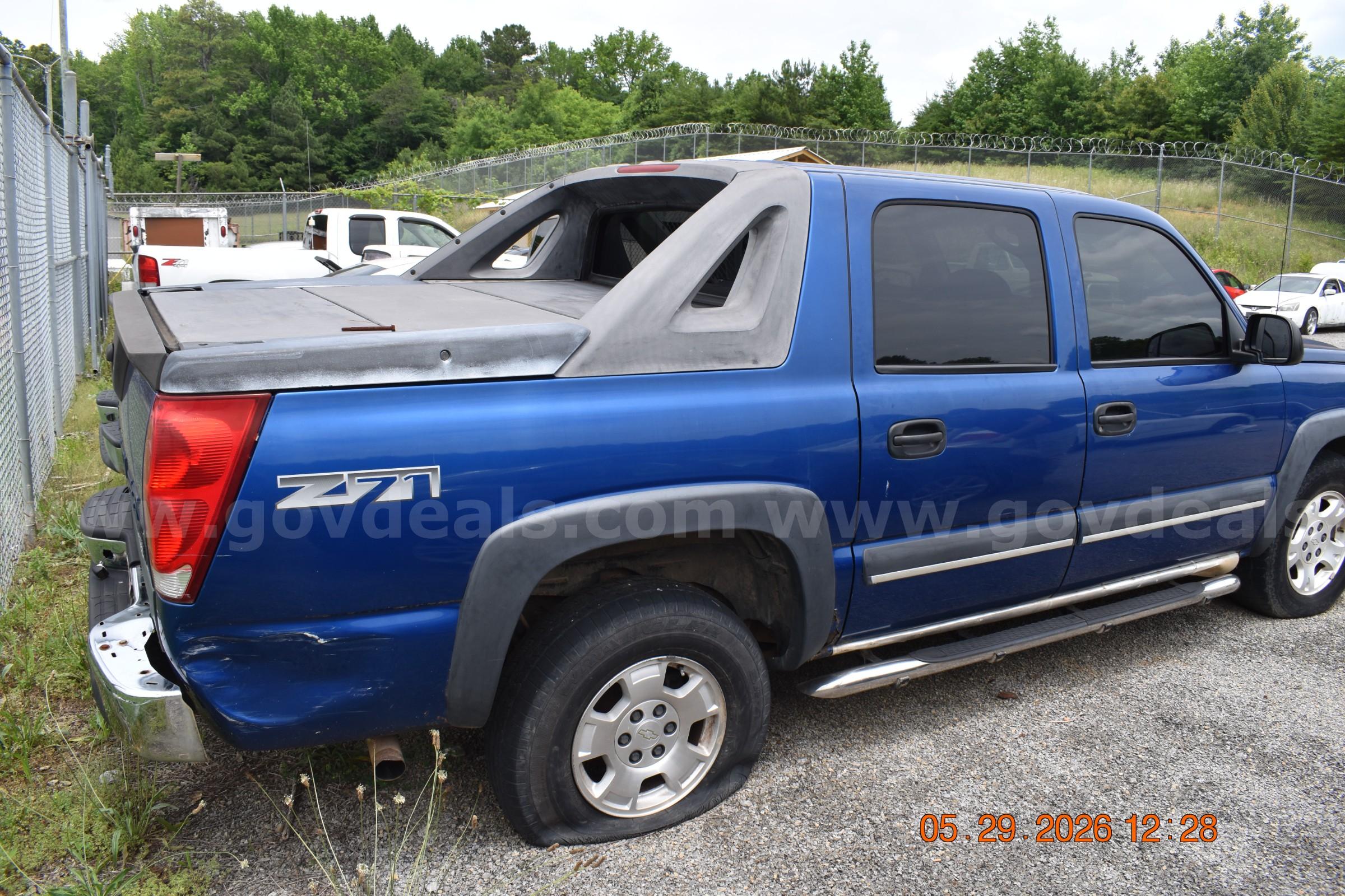 2003 Chevrolet Avalanche Chevrolet Avalanche Government Surplus Auction - Photo #5