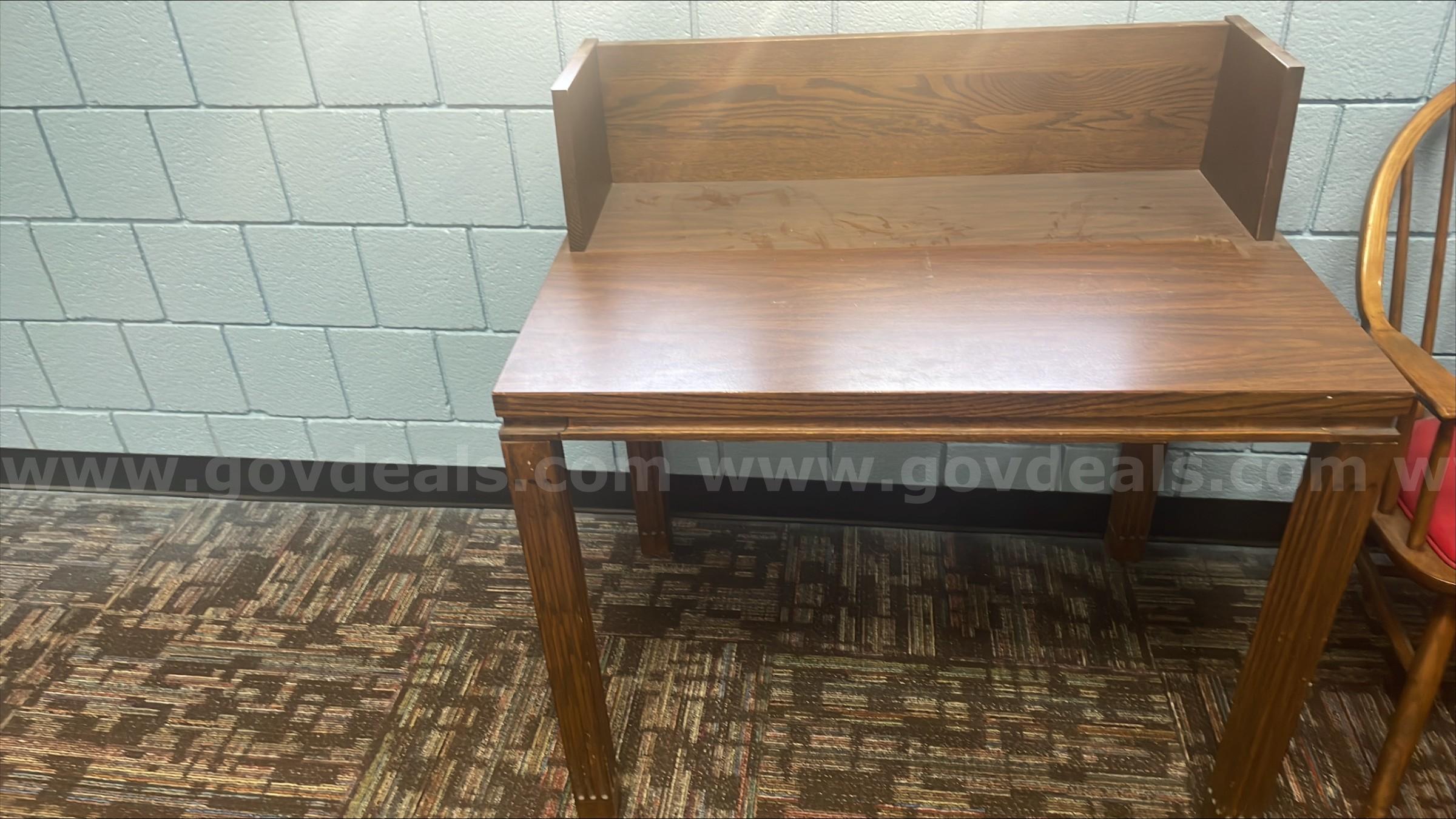 Small Study Desk   Government Surplus Auction - Primary Photo