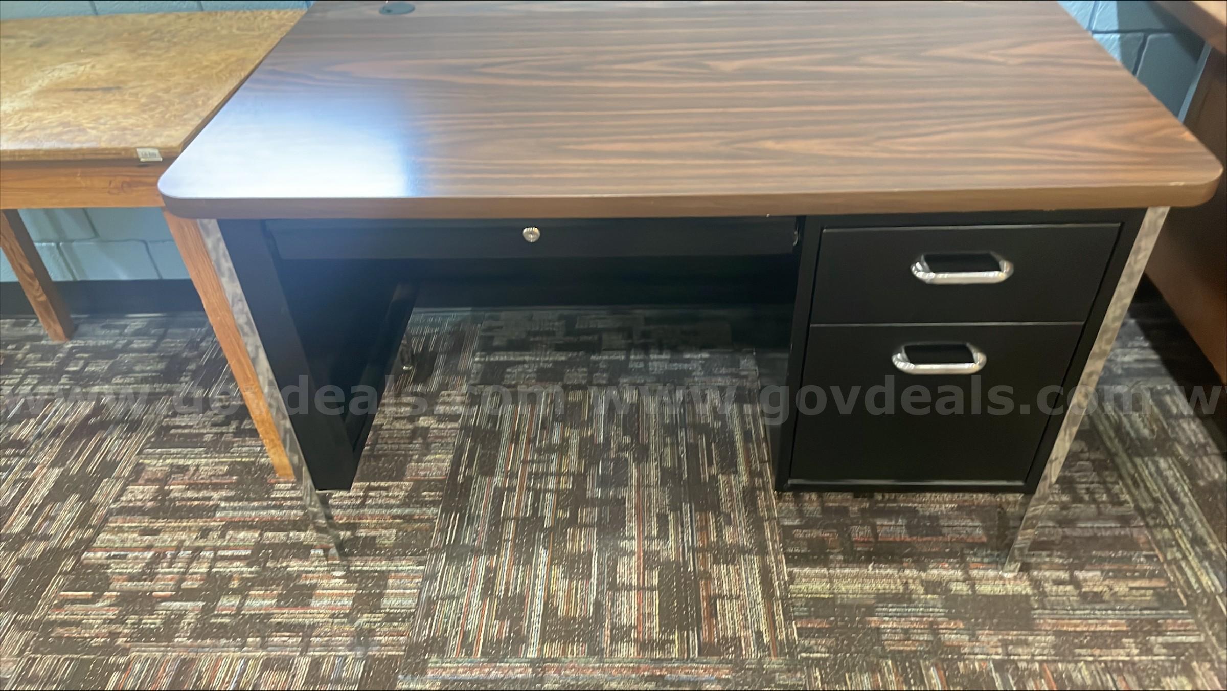 Metal Desk with Wooden Top   Government Surplus Auction - Primary Photo