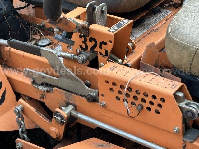2014 Scag Turf Tiger 61" Deck Scag 8TT61VS-35PVAC Government Surplus Auction - Photo #3