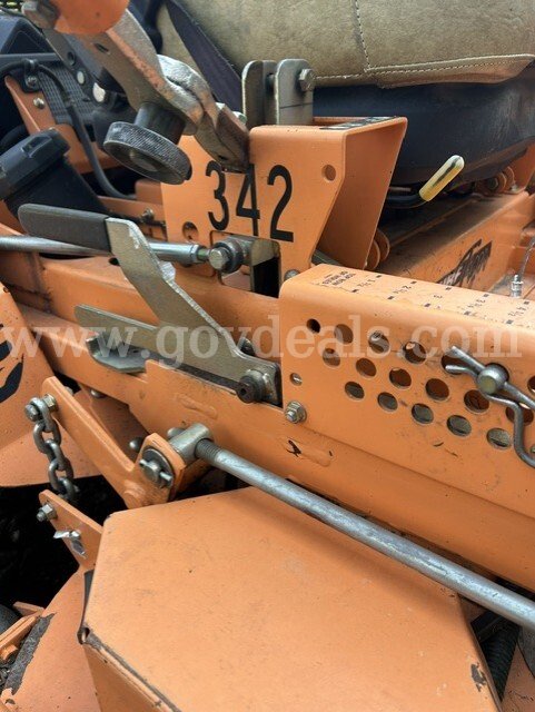 2015 Scag Turf Tiger - 52" deck Scag STT52V-26CH-EFI Government Surplus Auction - Photo #3
