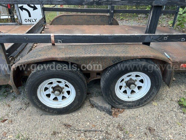 2003 Doub - Doub Flatbed Trailer Doub Doub Government Surplus Auction - Photo #2