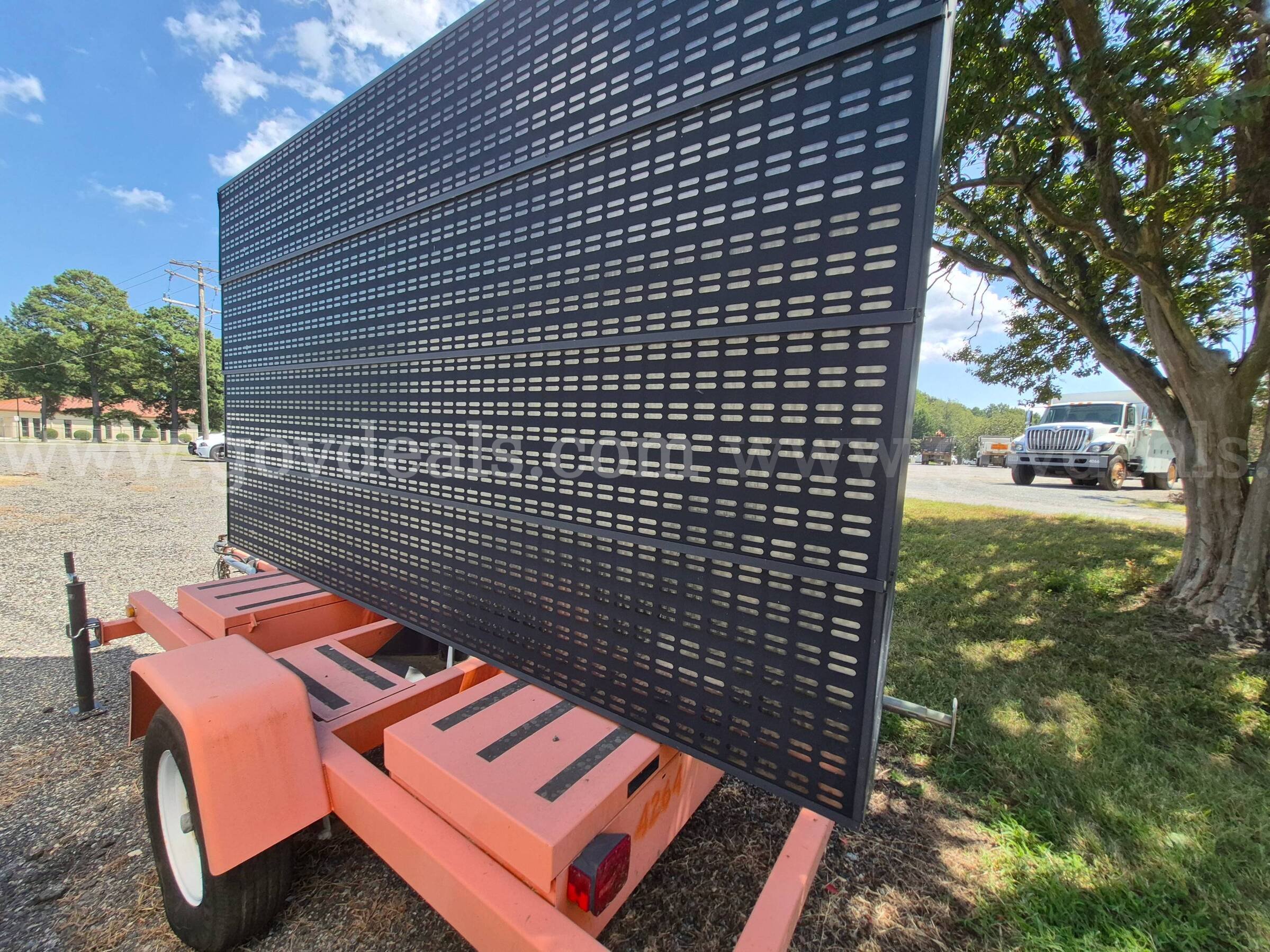 2011 American Signal Message Trailer American Signal CMS-T331 Government Surplus Auction - Primary Photo
