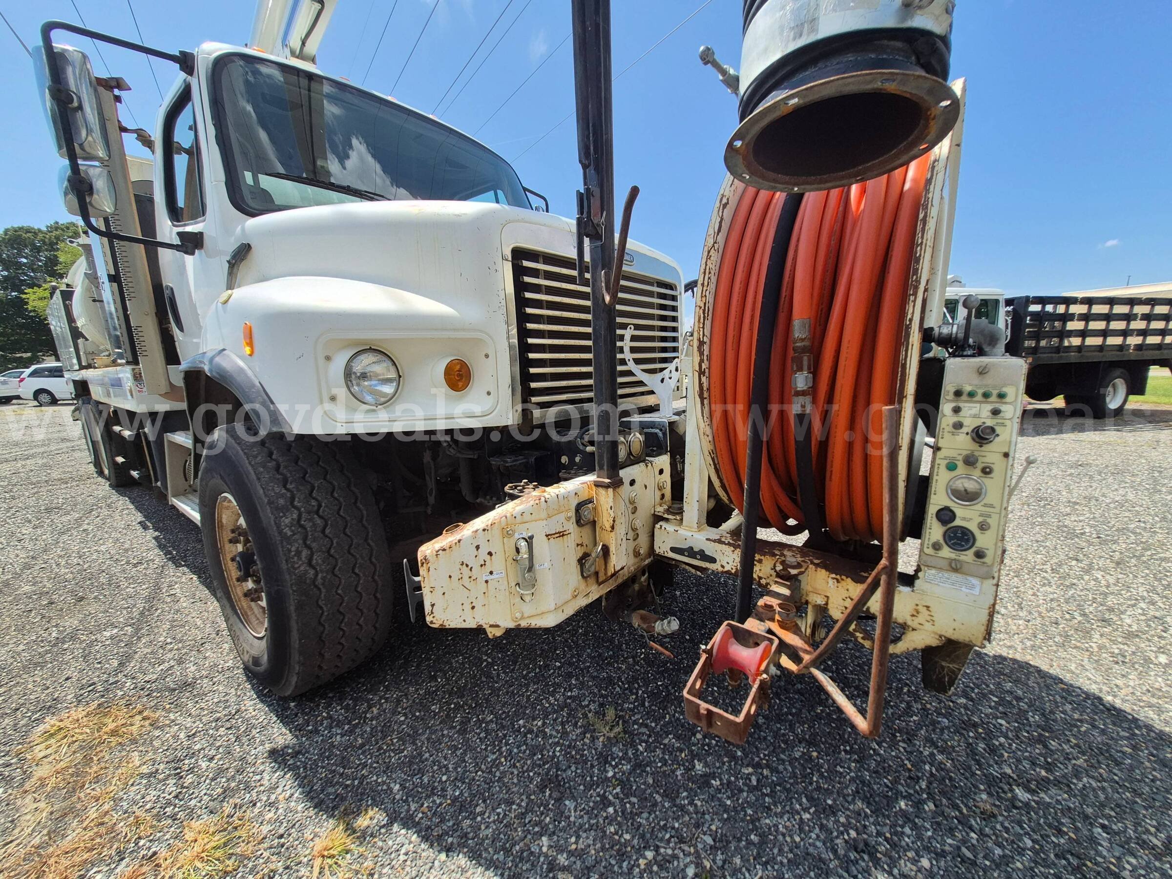 2011 Freightliner M2 106V with Vac-Con Combination Sewer Cleaner Freightliner 106V Government Surplus Auction - Photo #4