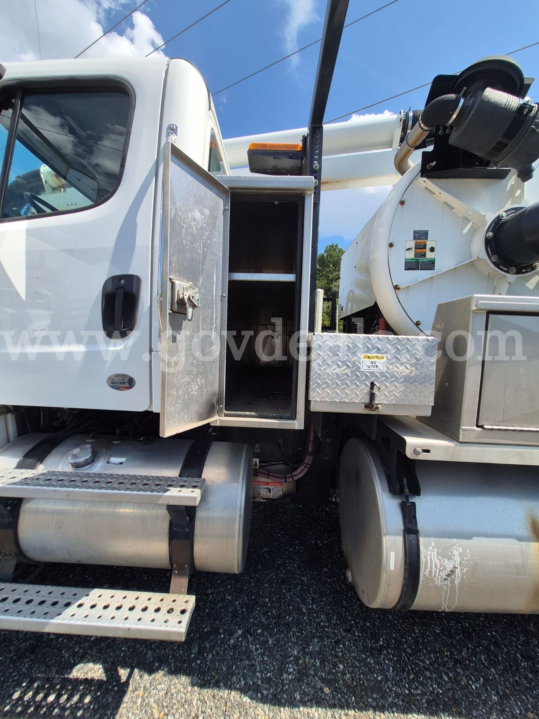 2013 Freightliner M2 106V with Vactor Combination Sewer Cleaner Freightliner 106V Government Surplus Auction - Photo #6