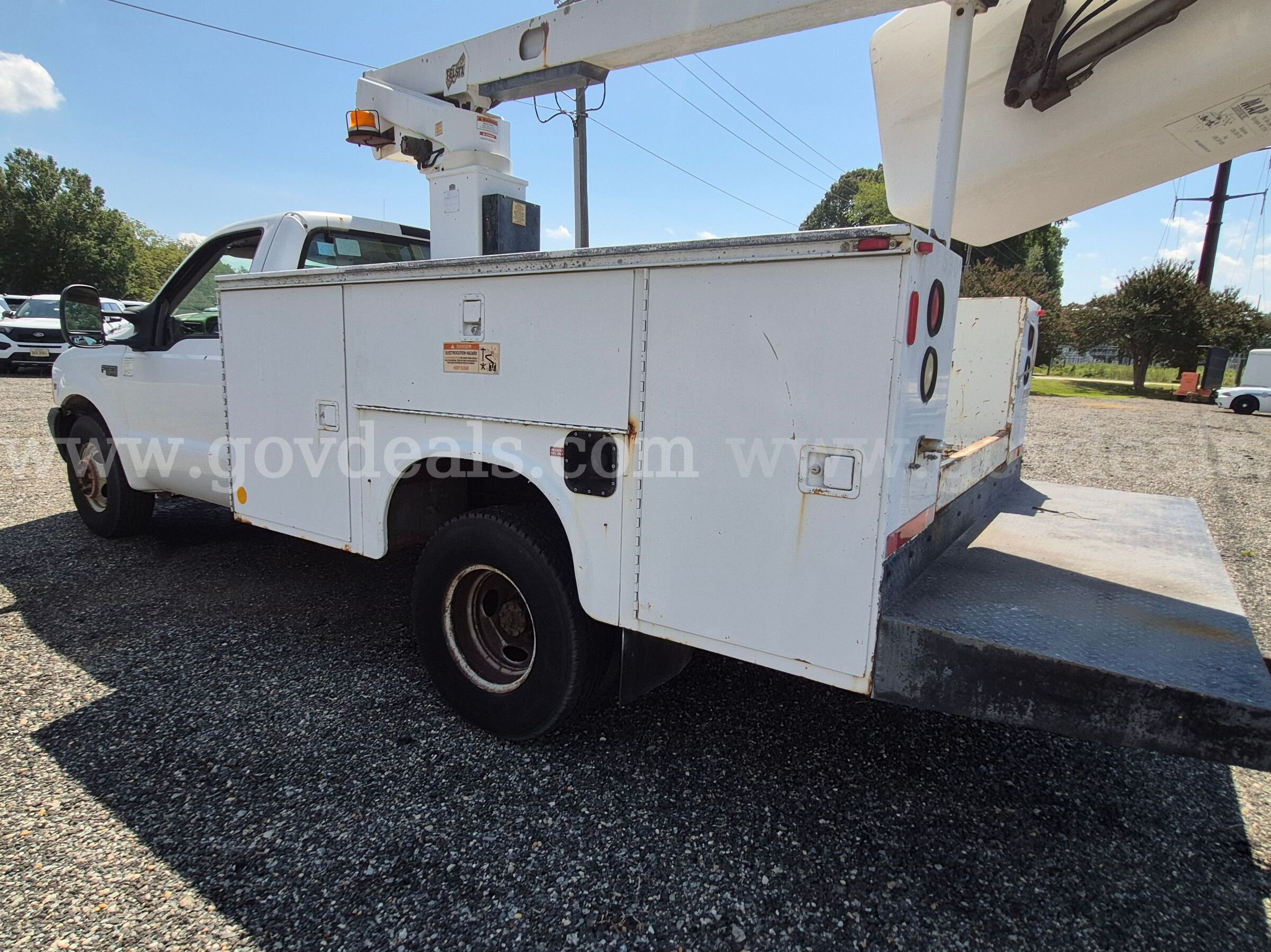1999 Ford F-350 Bucket Truck Ford F-350 Government Surplus Auction - Photo #6