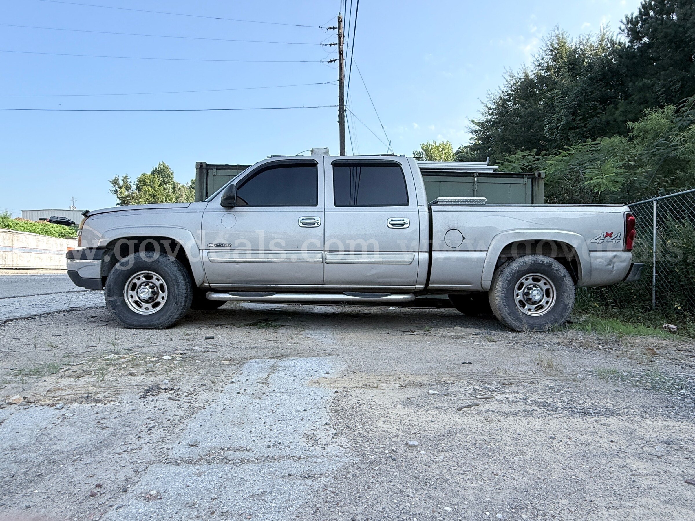 2004 Chevrolet Silverado 2500 LT Crew Cab 4WD Chevrolet Silverado Government Surplus Auction - Photo #2