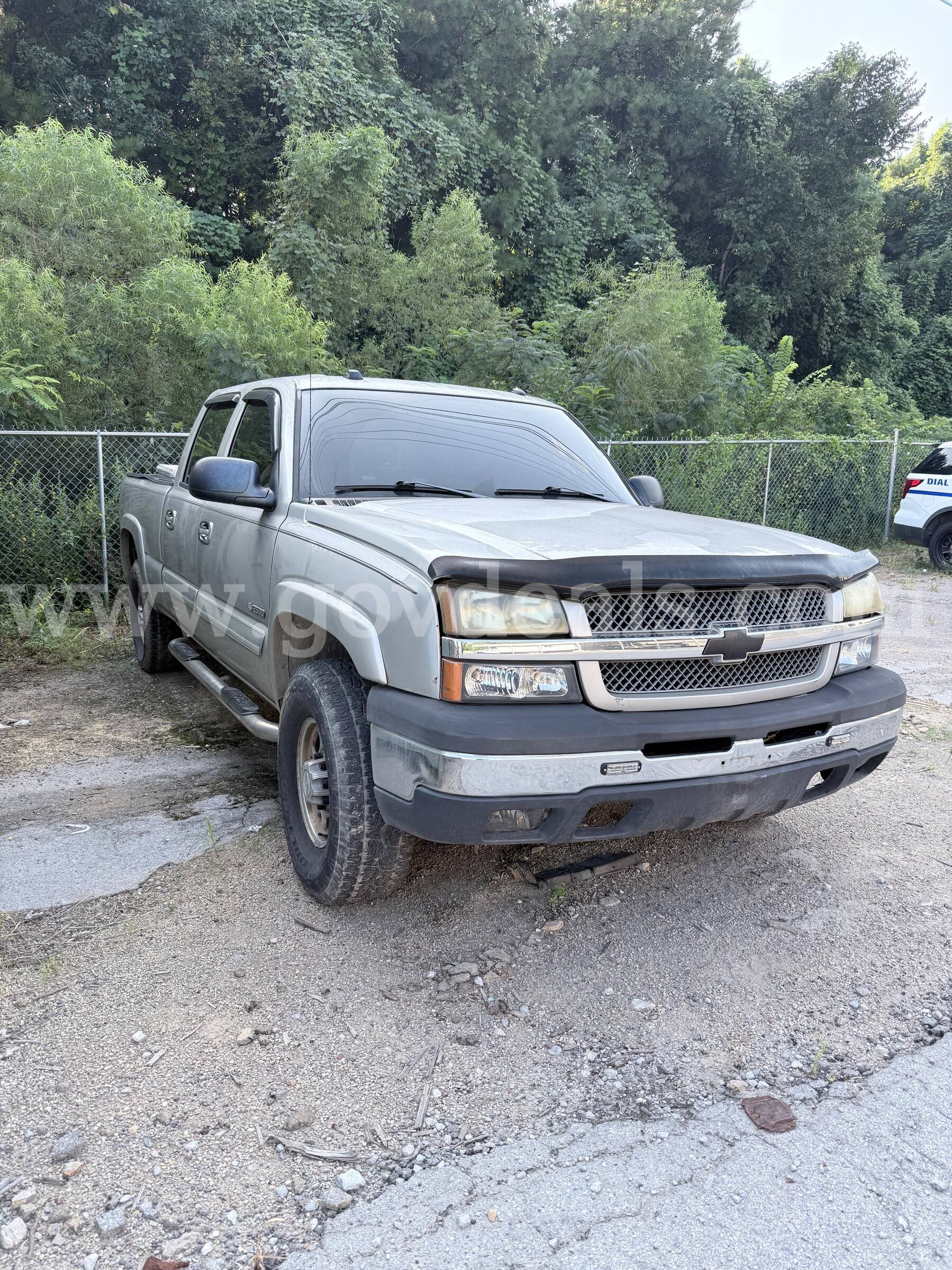 2004 Chevrolet Silverado 2500 LT Crew Cab 4WD Chevrolet Silverado Government Surplus Auction - Photo #4