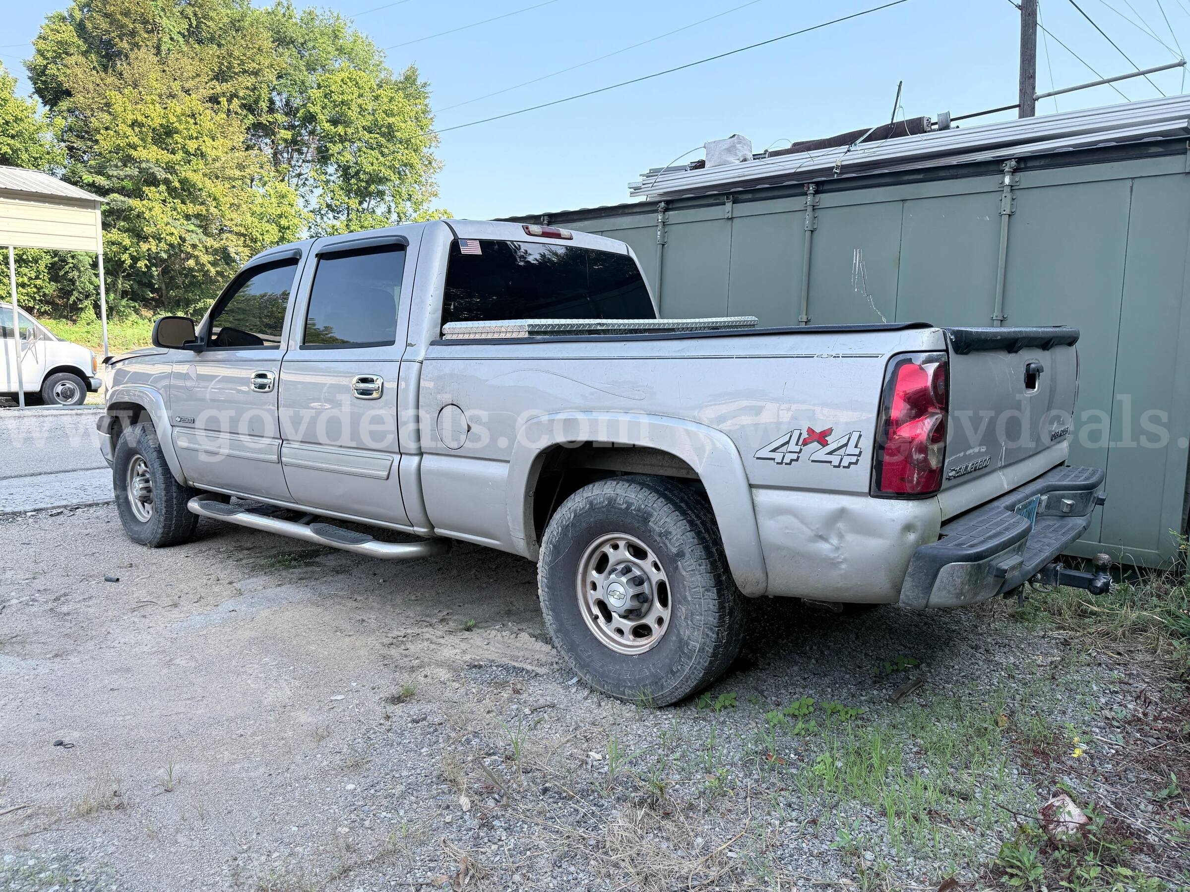 2004 Chevrolet Silverado 2500 LT Crew Cab 4WD Chevrolet Silverado Government Surplus Auction - Photo #6