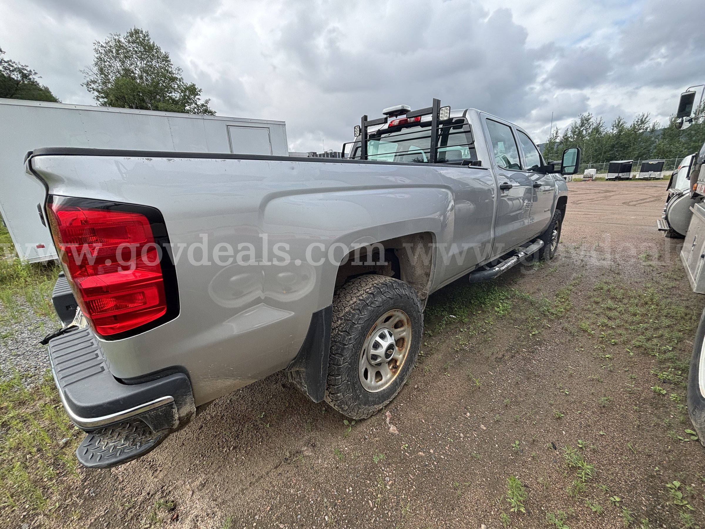 2017 Chevrolet Silverado 3500HD Work Truck Crew Cab 4WD Chevrolet Silverado 3500HD Government Surplus Auction - Photo #3