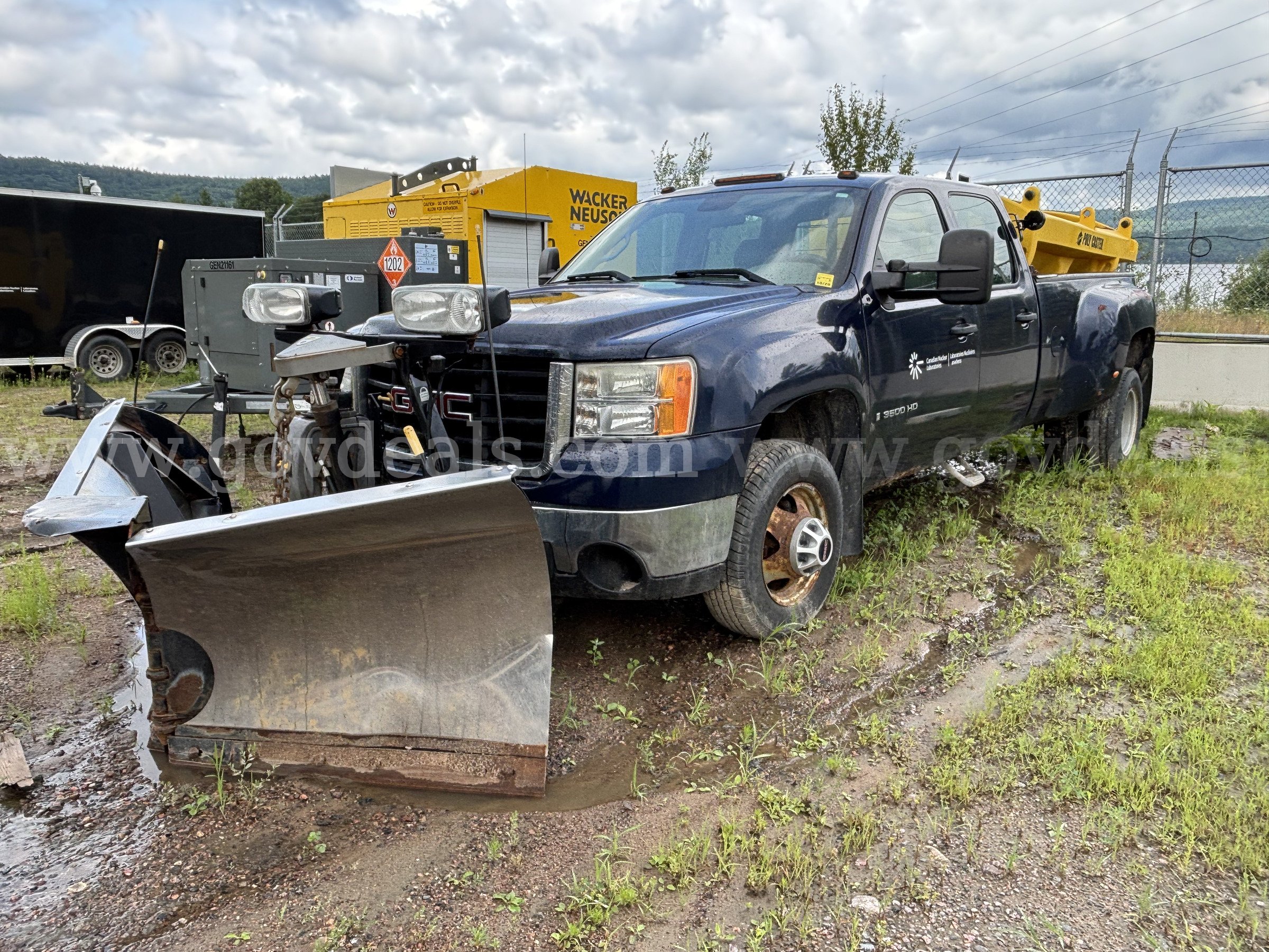 2009 GMC Sierra 3500HD Work Truck Crew Cab DRW 4WD GMC Sierra 3500HD Government Surplus Auction - Photo #3