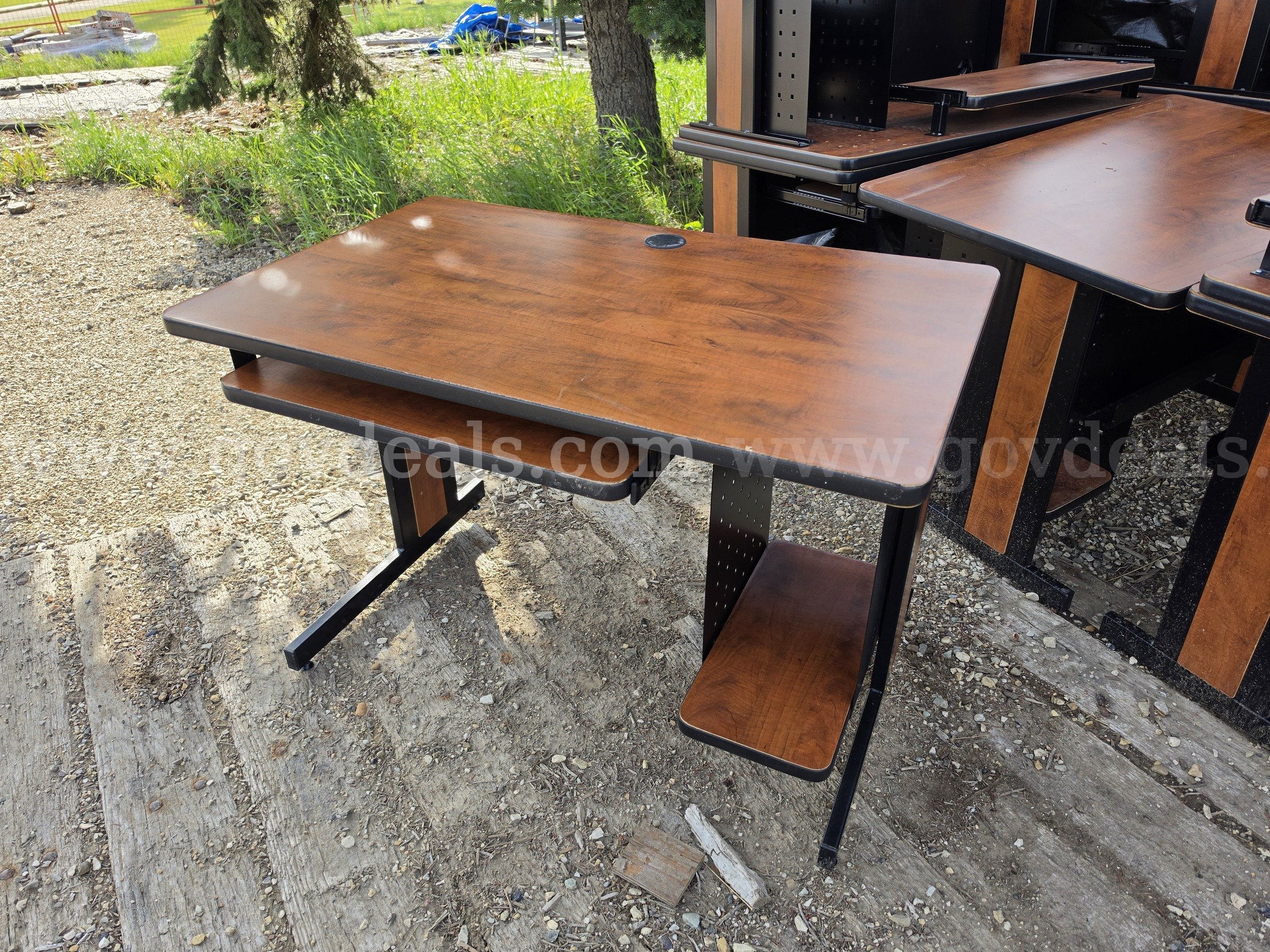 Lot of 4 Computer Workstations with Keyboard Trays   Government Surplus Auction - Photo #2