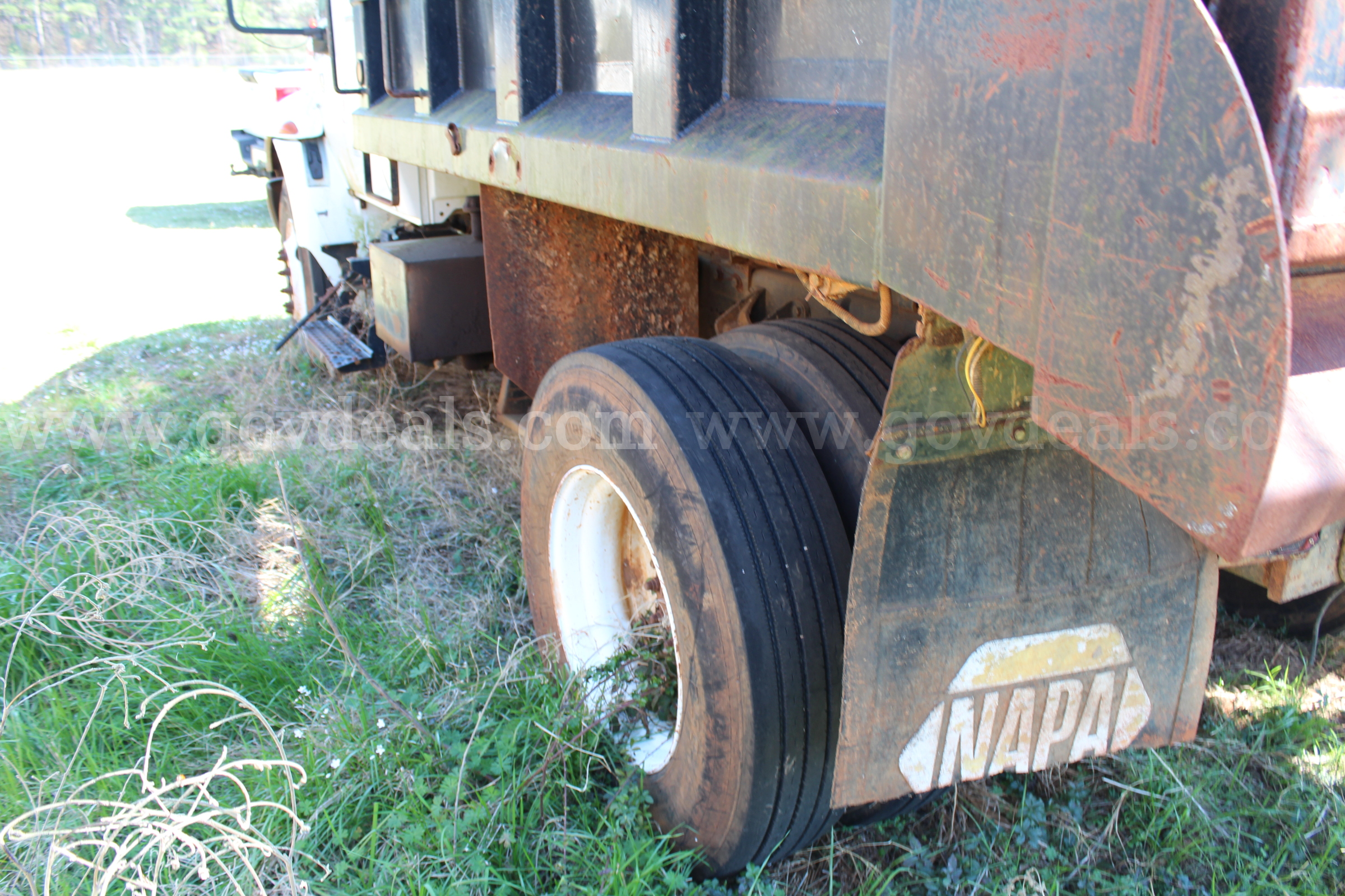 2003 International Dump Truck International 4200 Government Surplus Auction - Photo #5