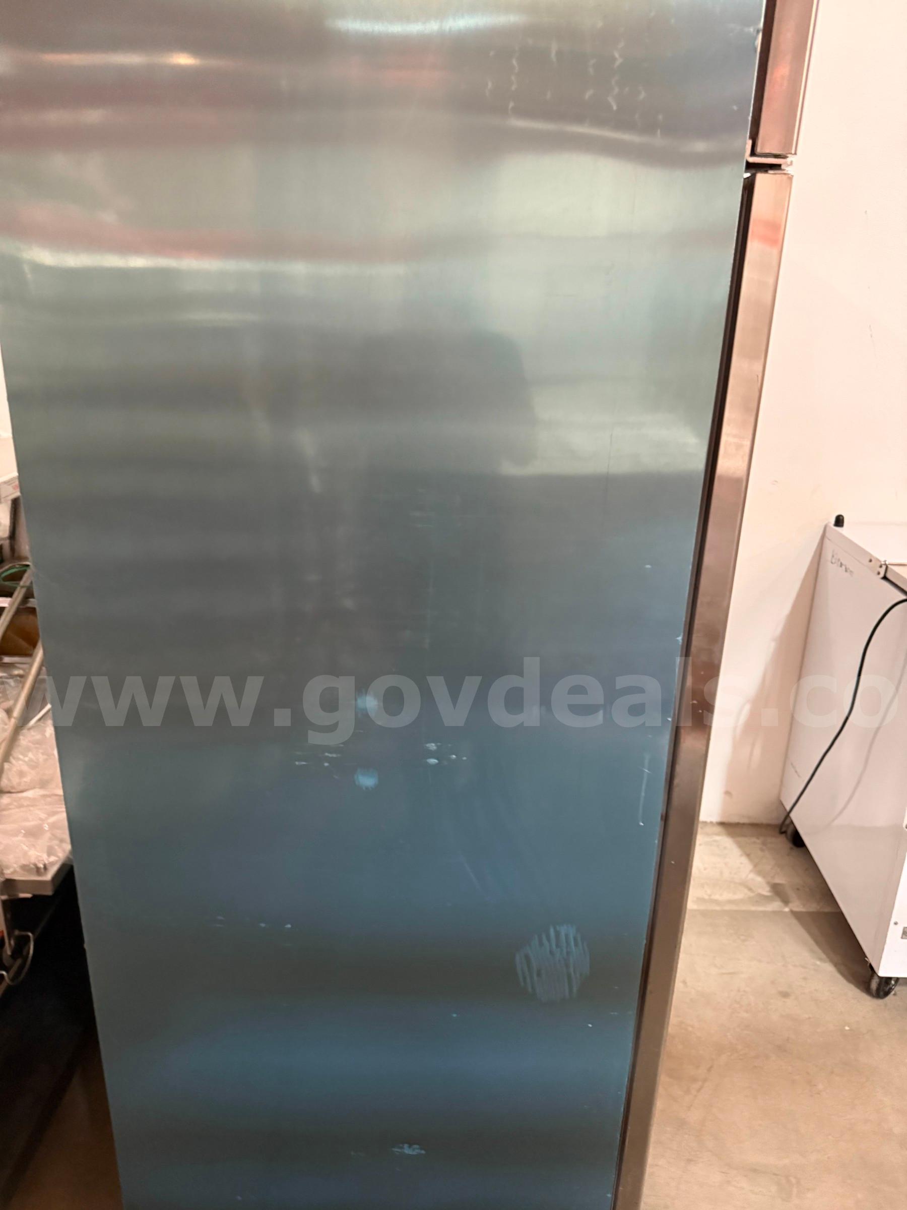 Two door fridge Hoshizaki  Government Surplus Auction - Photo #2