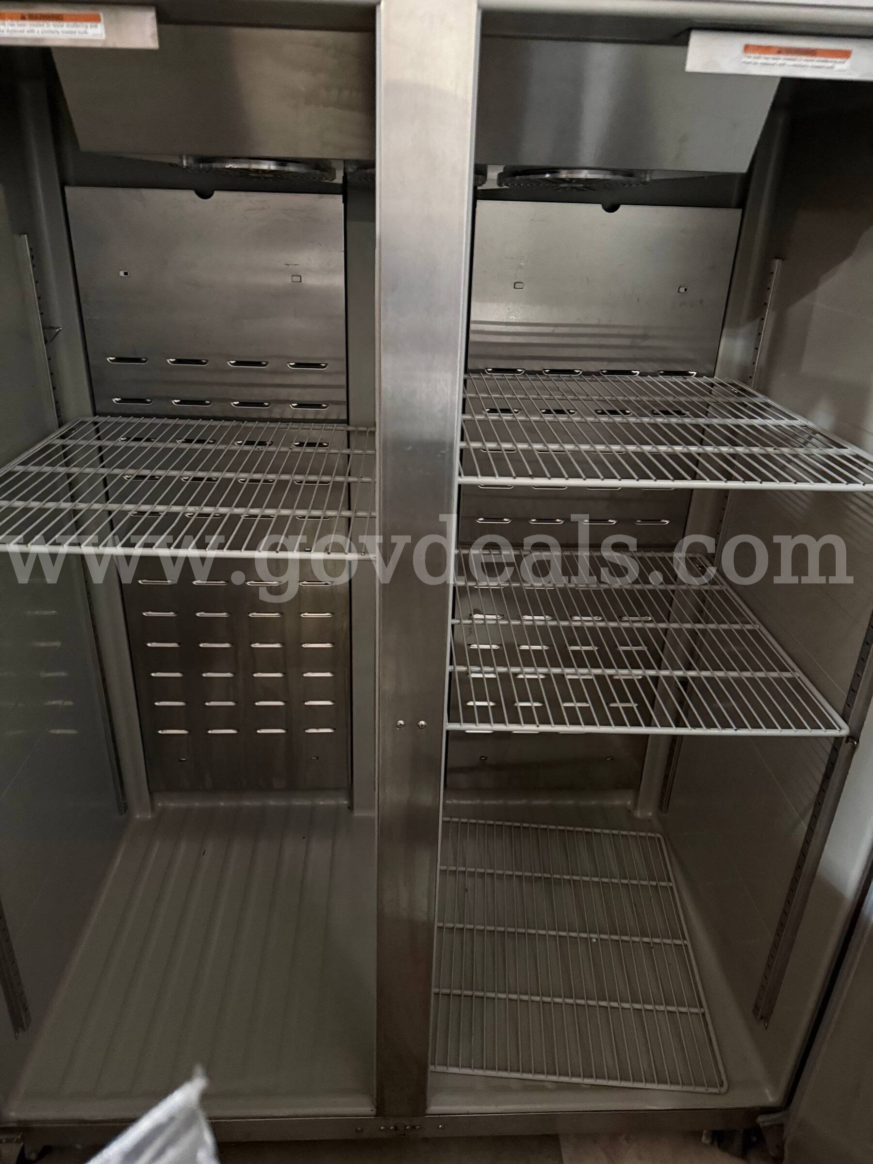 Two door fridge Hoshizaki  Government Surplus Auction - Photo #4