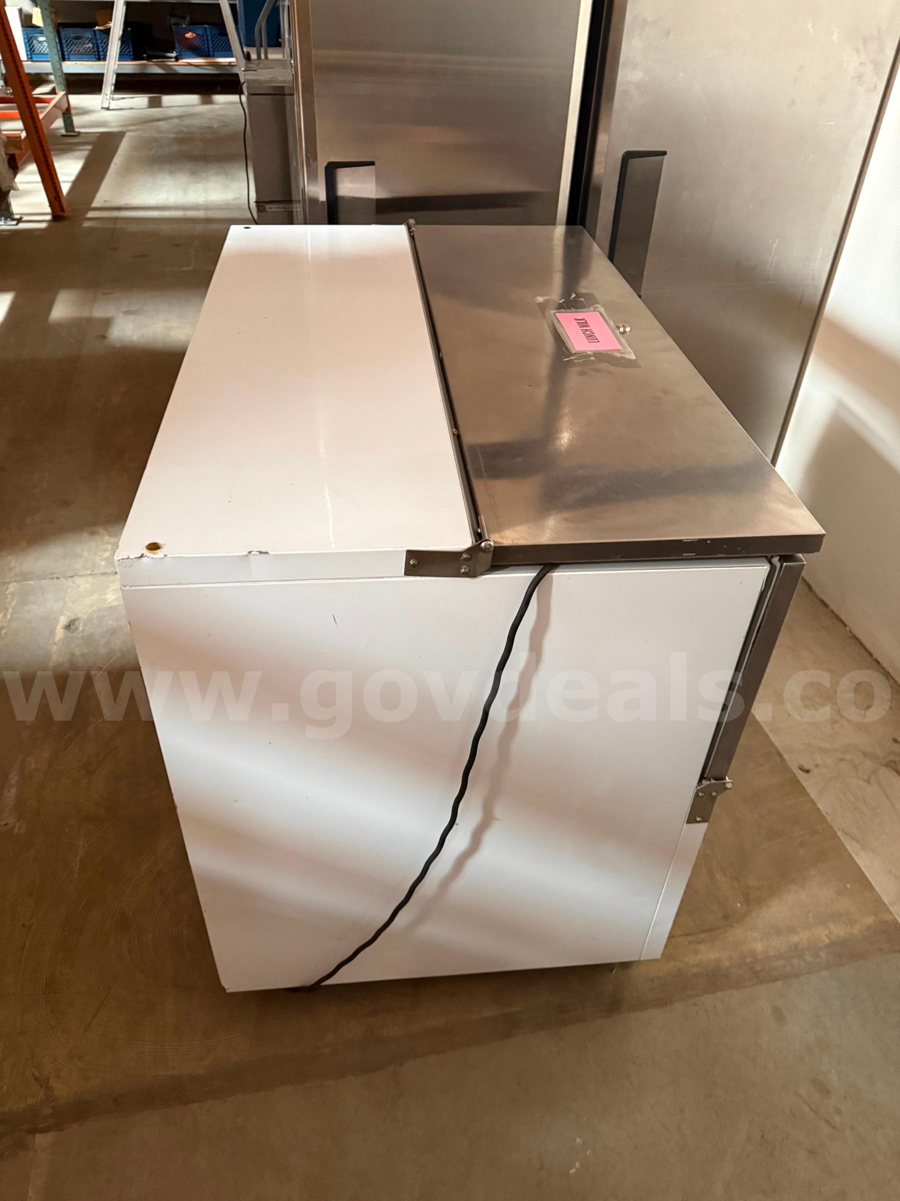 Top opening fridge Beverage Air  Government Surplus Auction - Photo #2